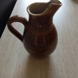 Berry sandstone pitcher