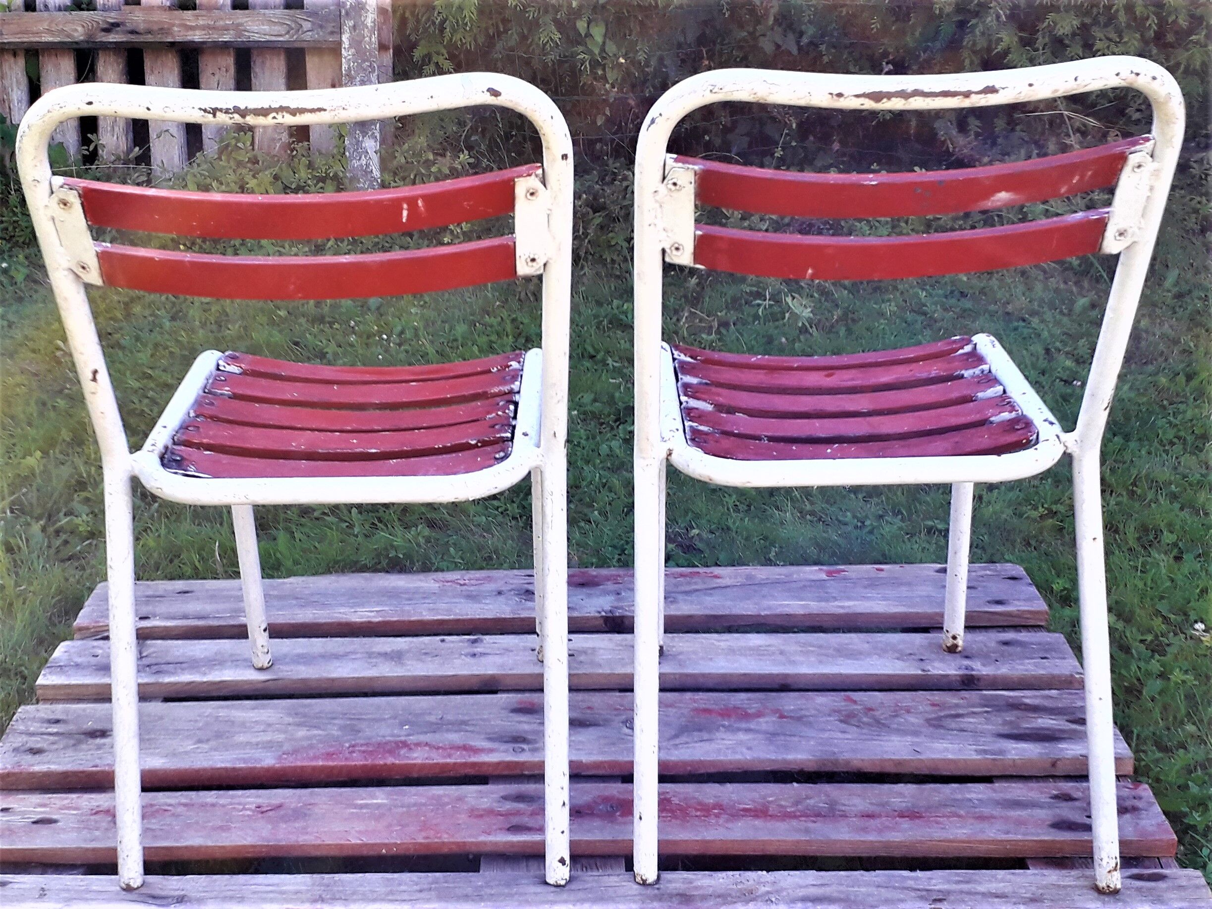 Duo of chairs Tolix sitting wood