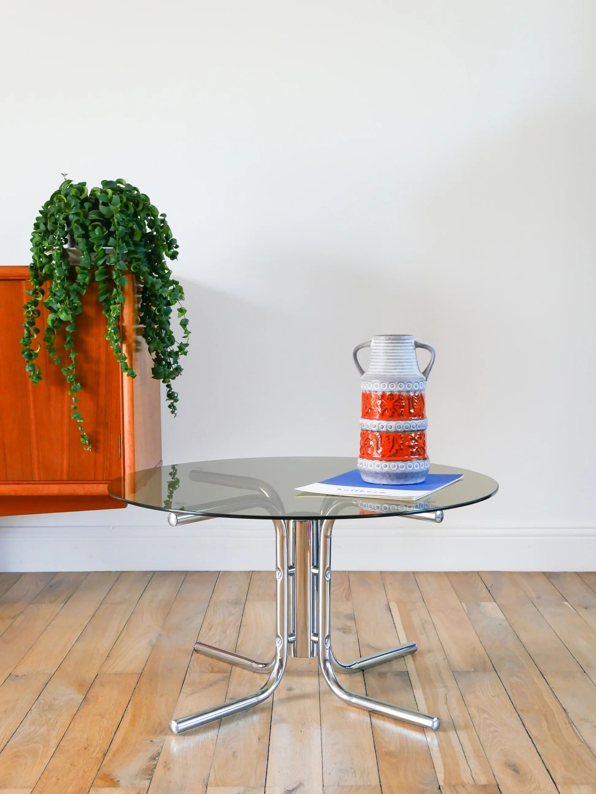 Round coffee table in smoked glass and chrome, star base, design, 1970.