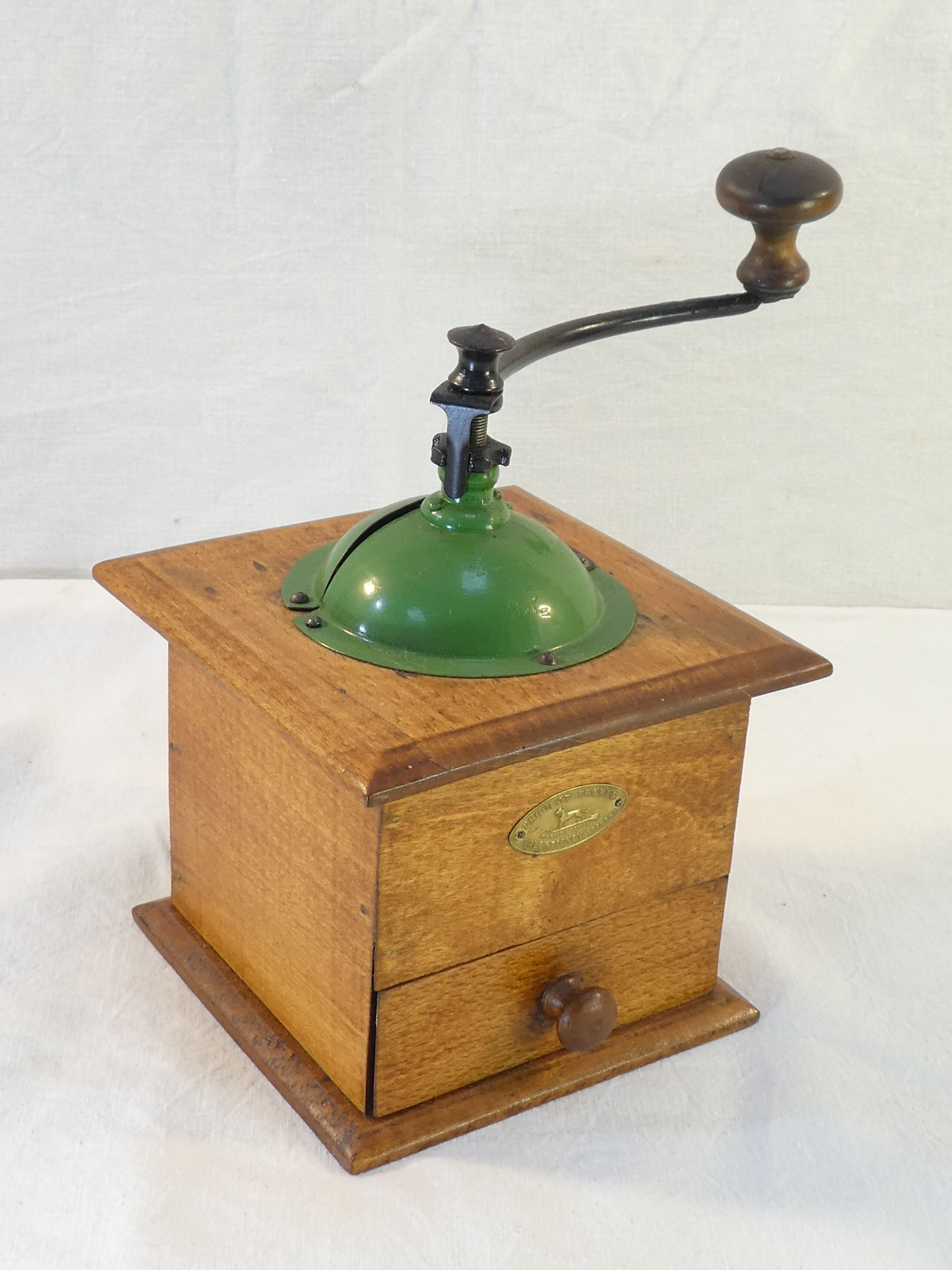 Coffee mill PEUGEOT FRERES Valentigney DOUBS functional