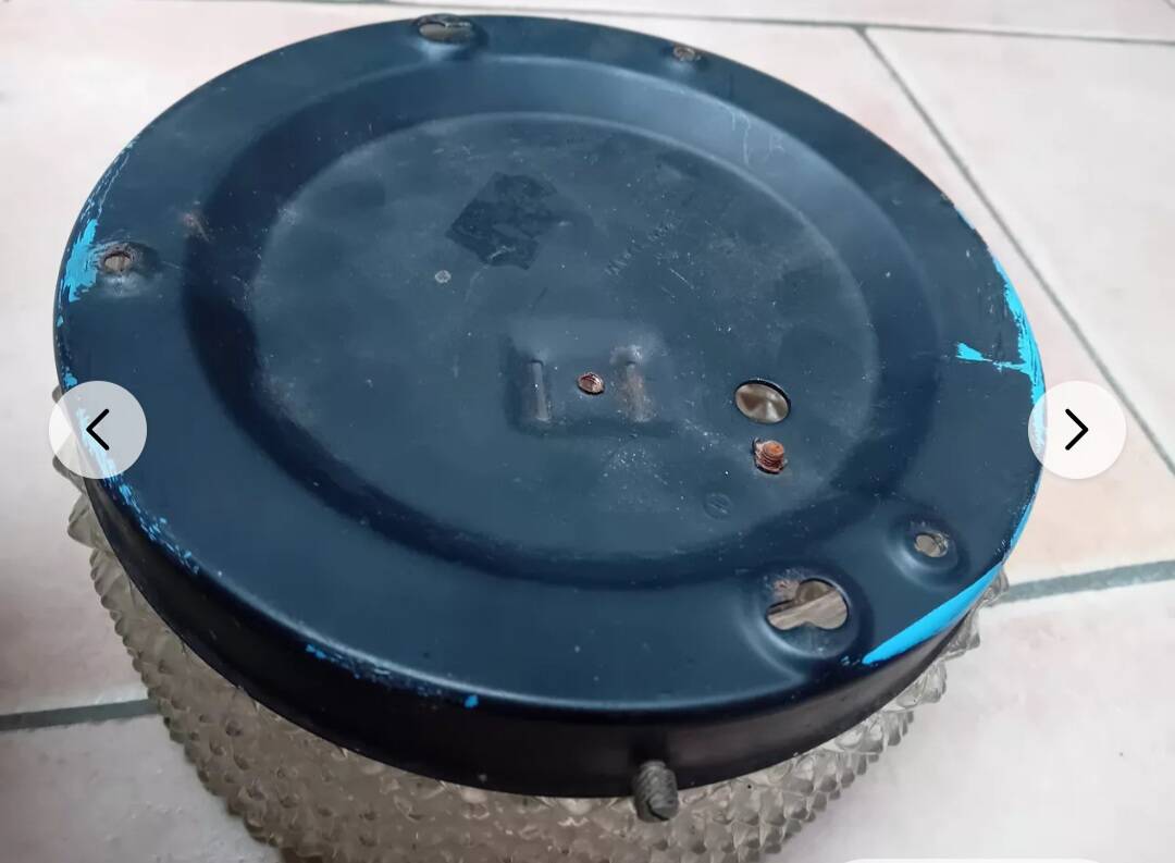 Vintage 20 cm sunflower glass ceiling light in very good condition.