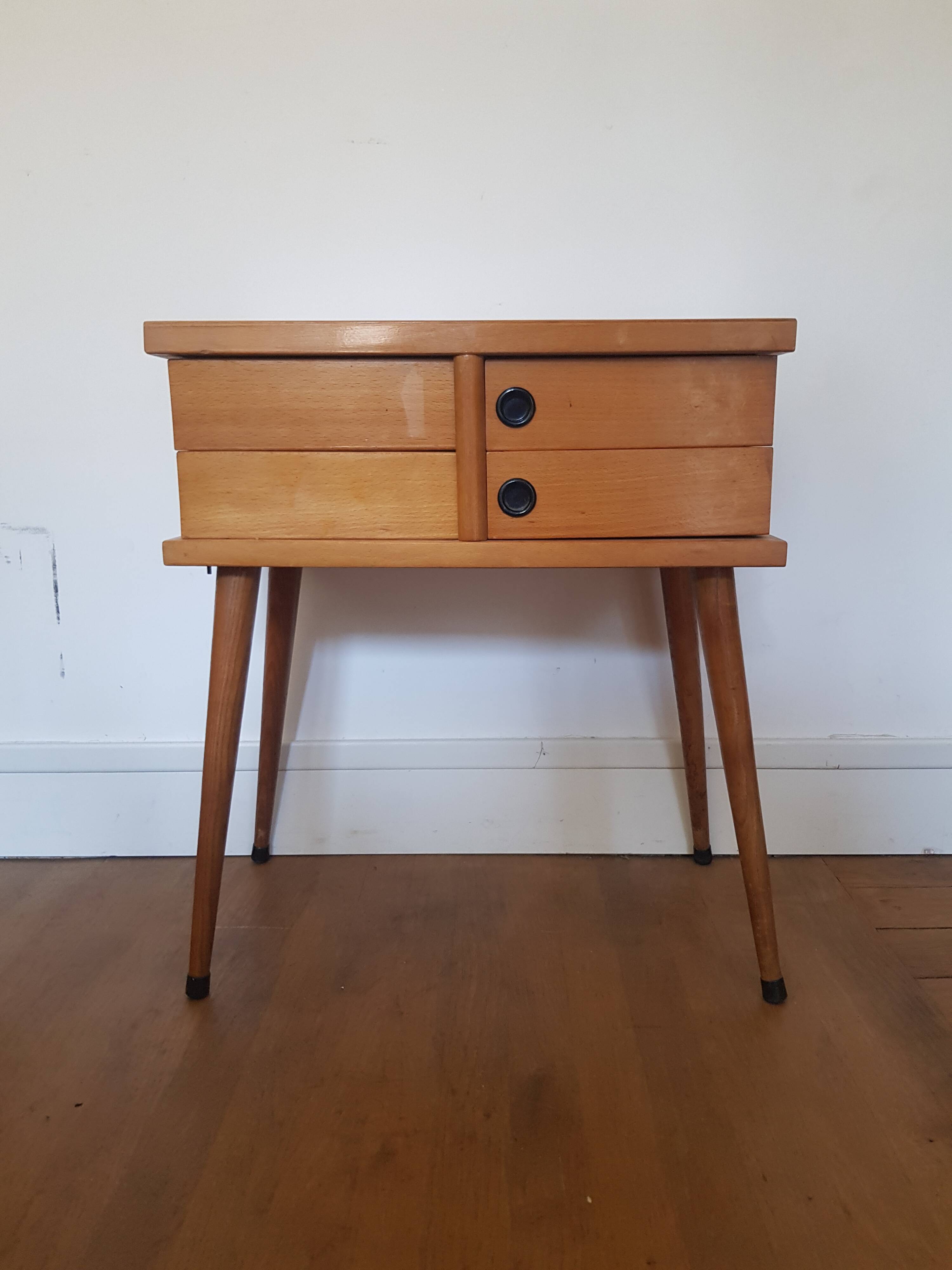 Table de chevet scandinave