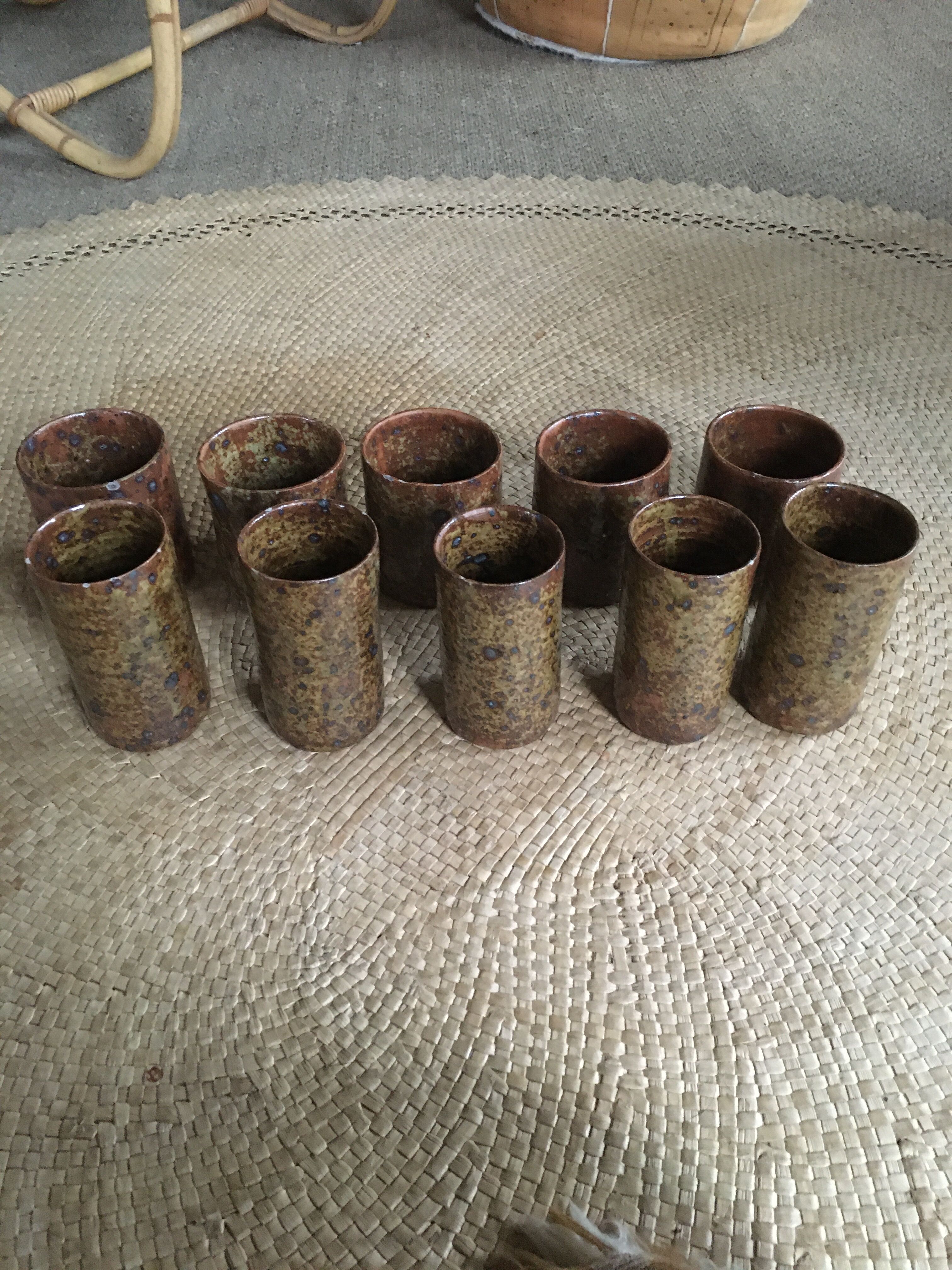 Lot de  10 tasses en grès