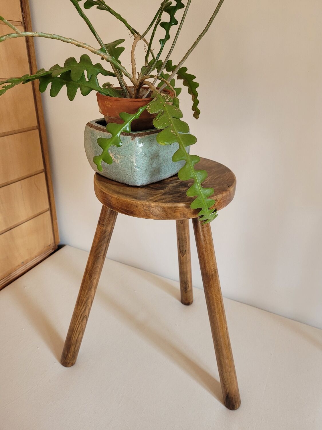 Tabouret tripode