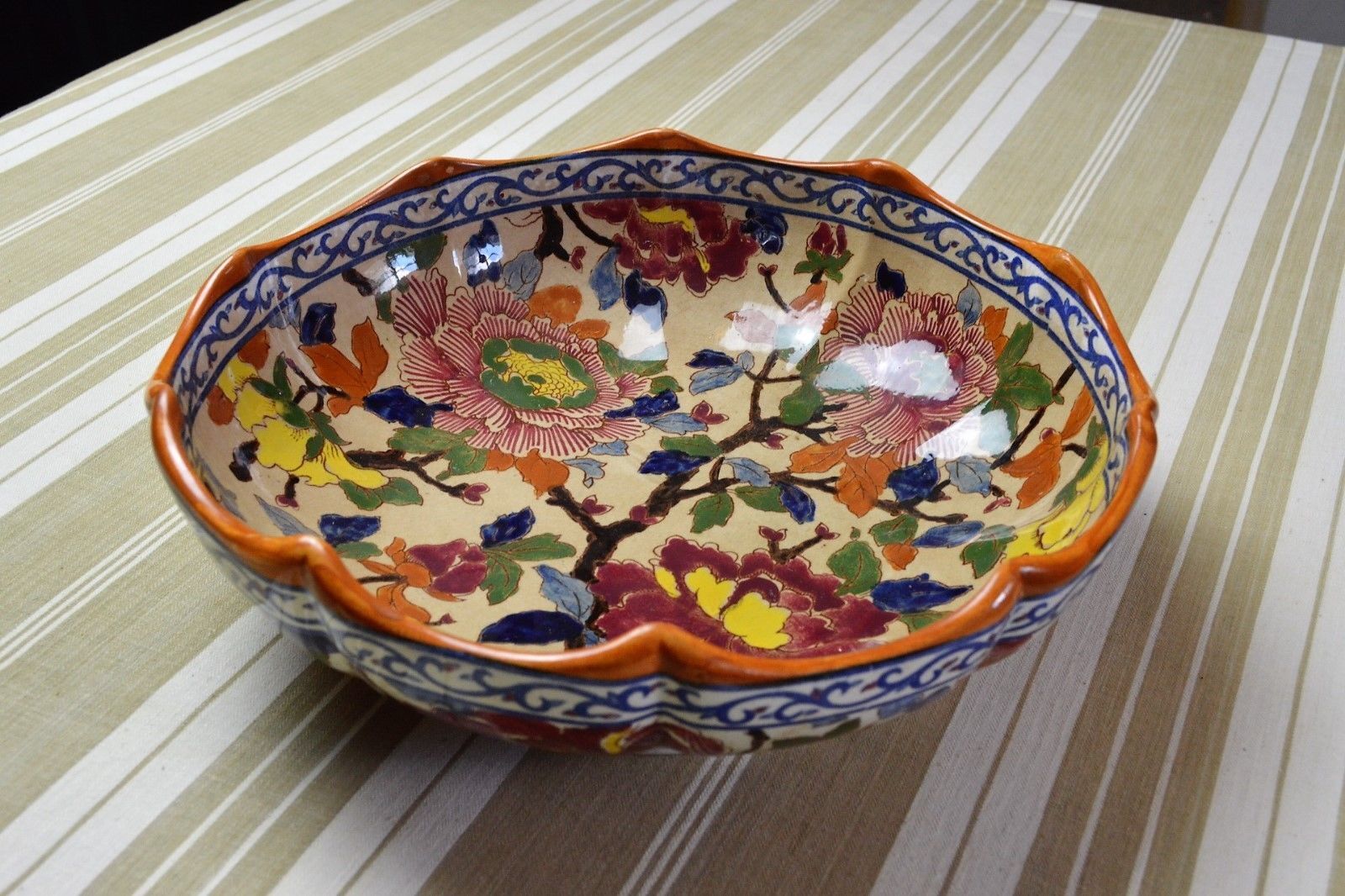 Deep dish Gien Peony 1938-1960