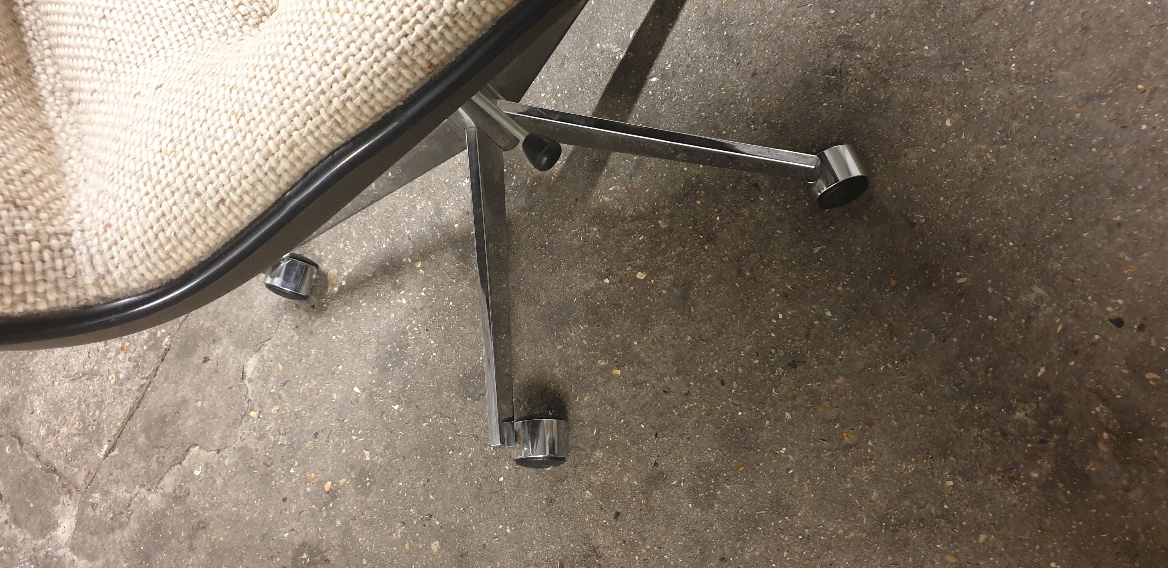 Strafor shell armchair by Randall Buck