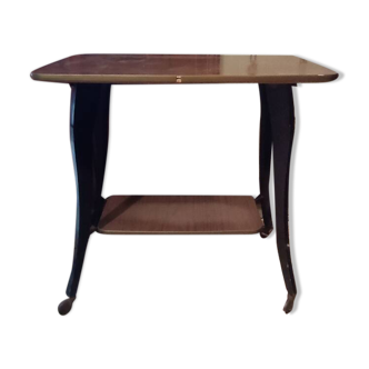 Serving table