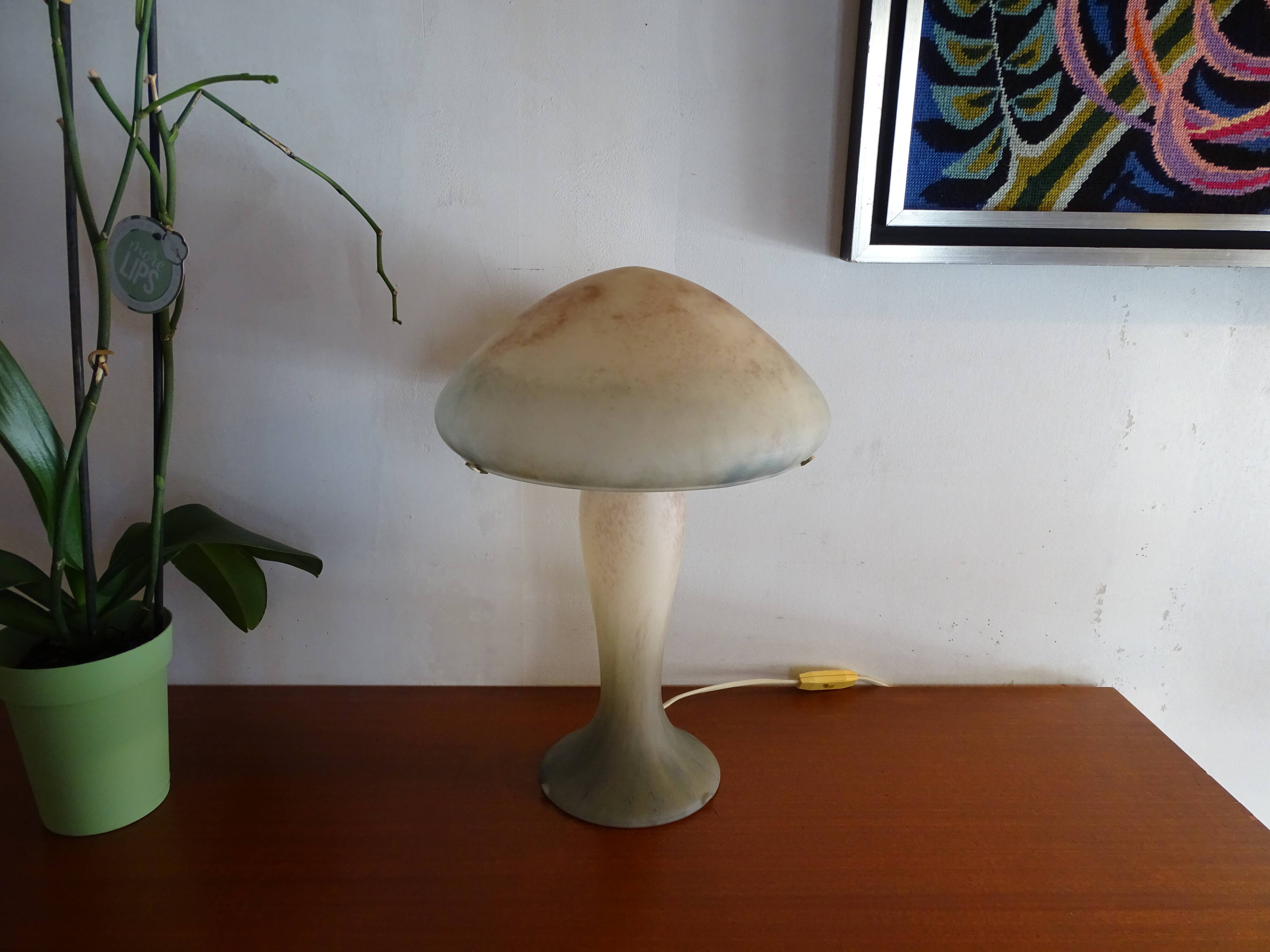 Mushroom lamp glass paste