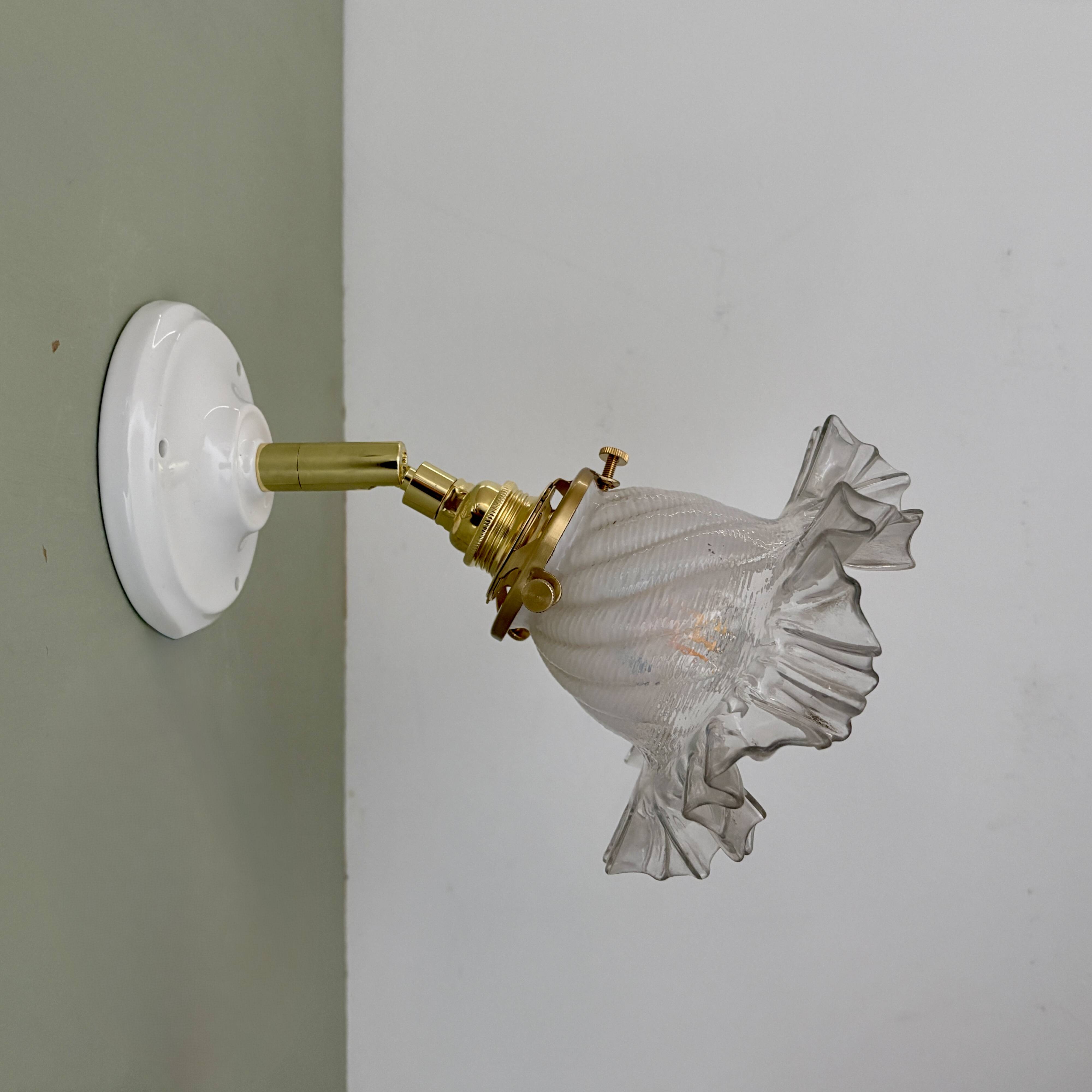 Vintage tulip wall lamp in white and transparent glass