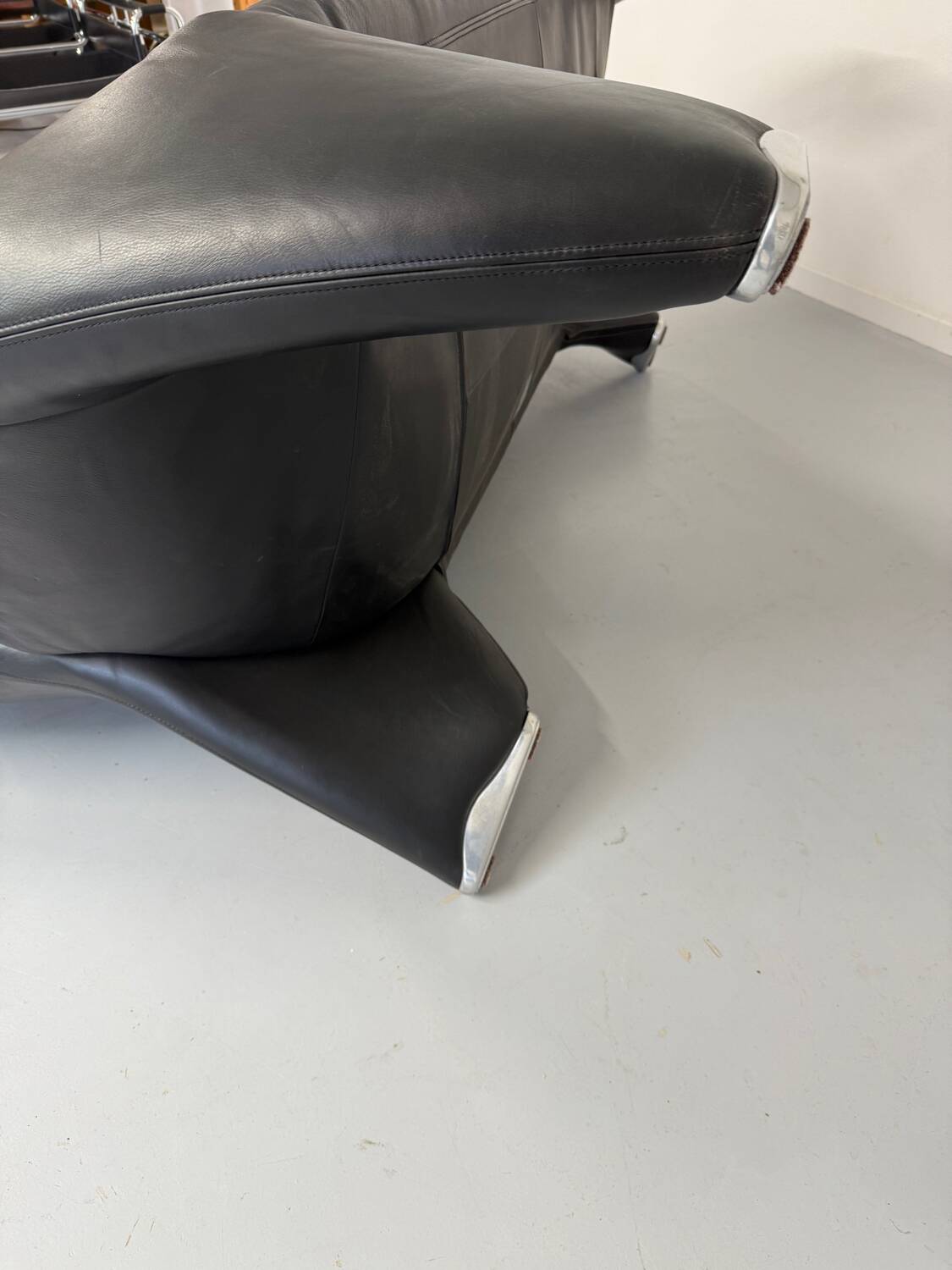 Old 2/3 seater lounge sofa designed by Jan Armgardt for Leolux in black leather