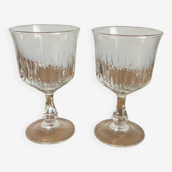 2 stemmed glasses