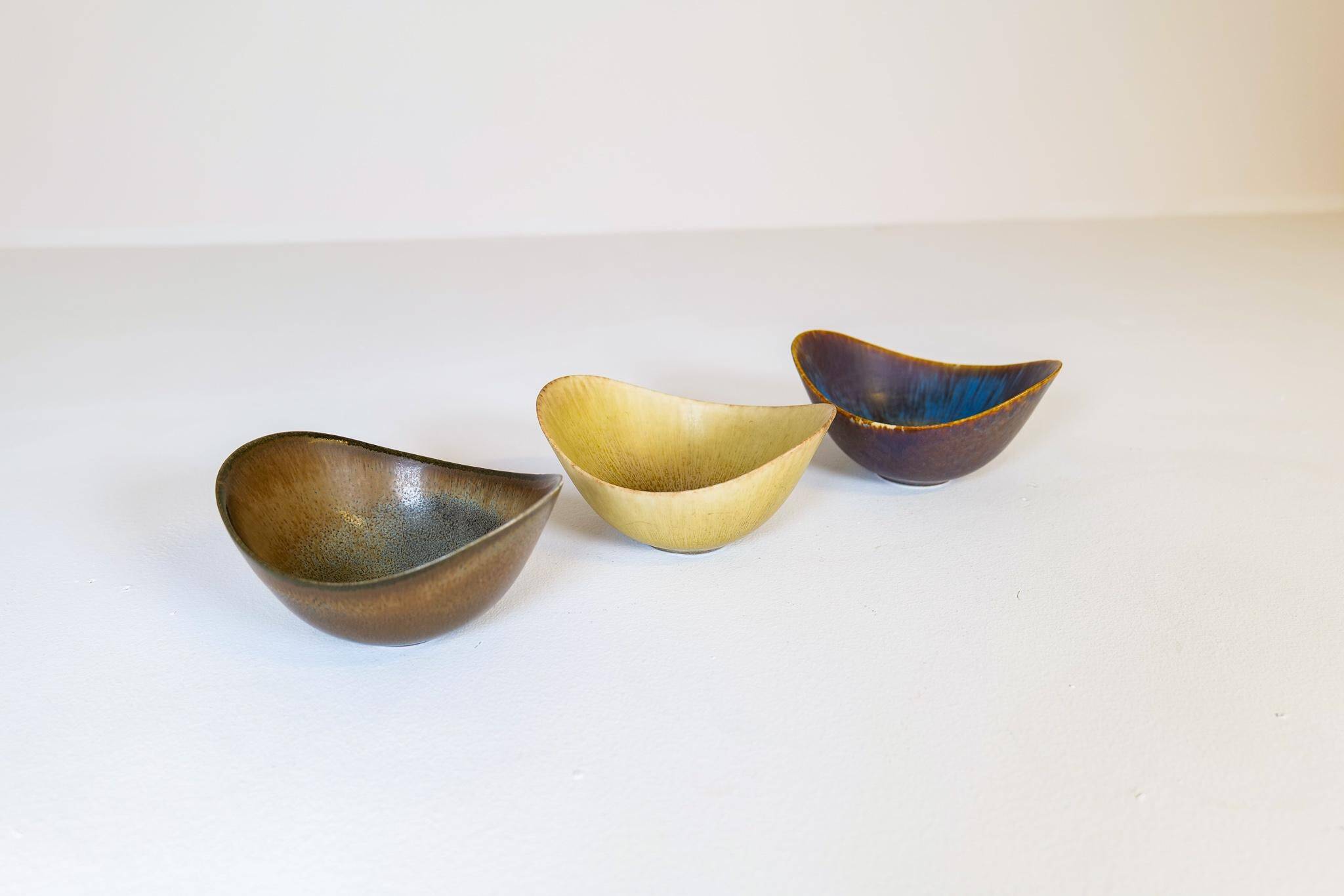 Set of 3 modern mid-century ceramic bowls by Gunnar Nylund Rörstrand, Sweden.