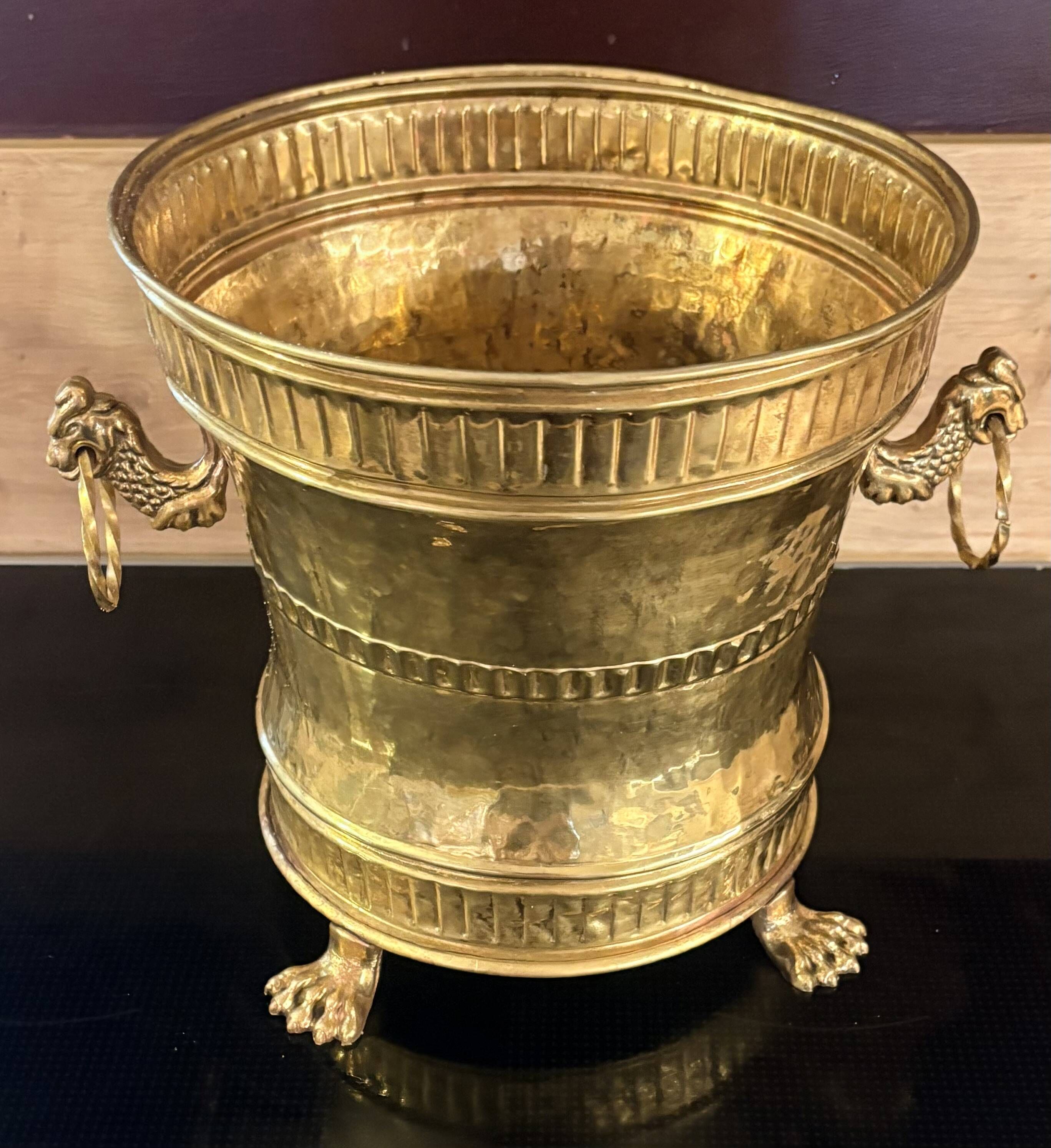 Vintage Planter / Flowerpot in Hammered Brass Mecap - Very good condition