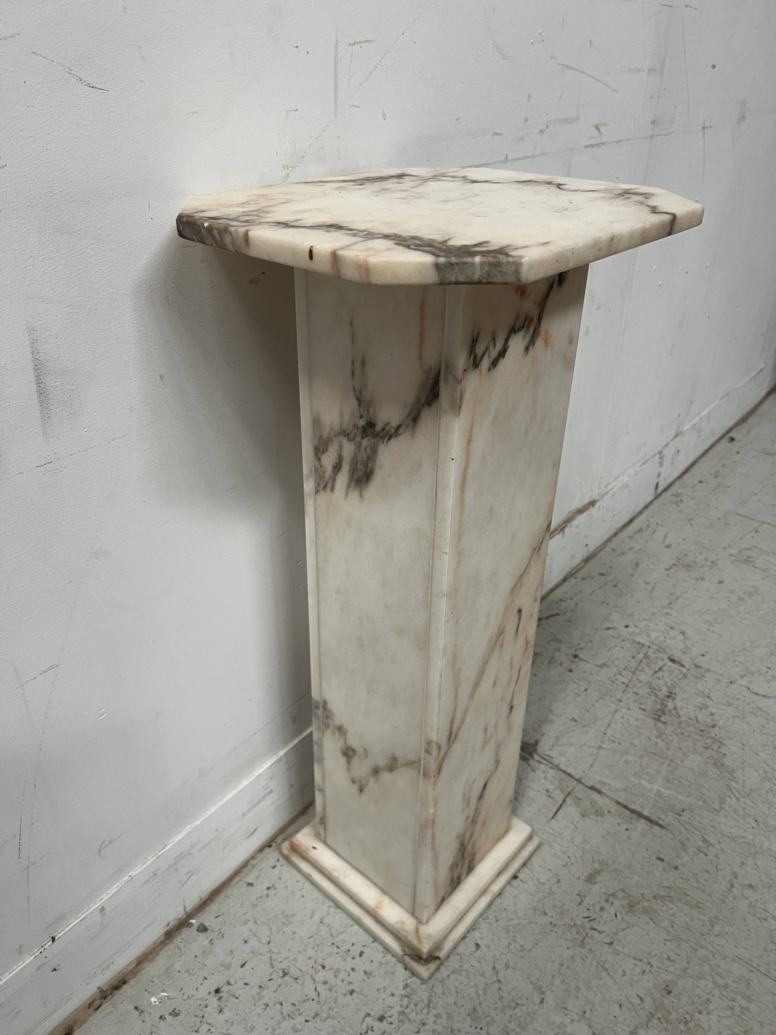 Veined marble presentation column, 20th century.