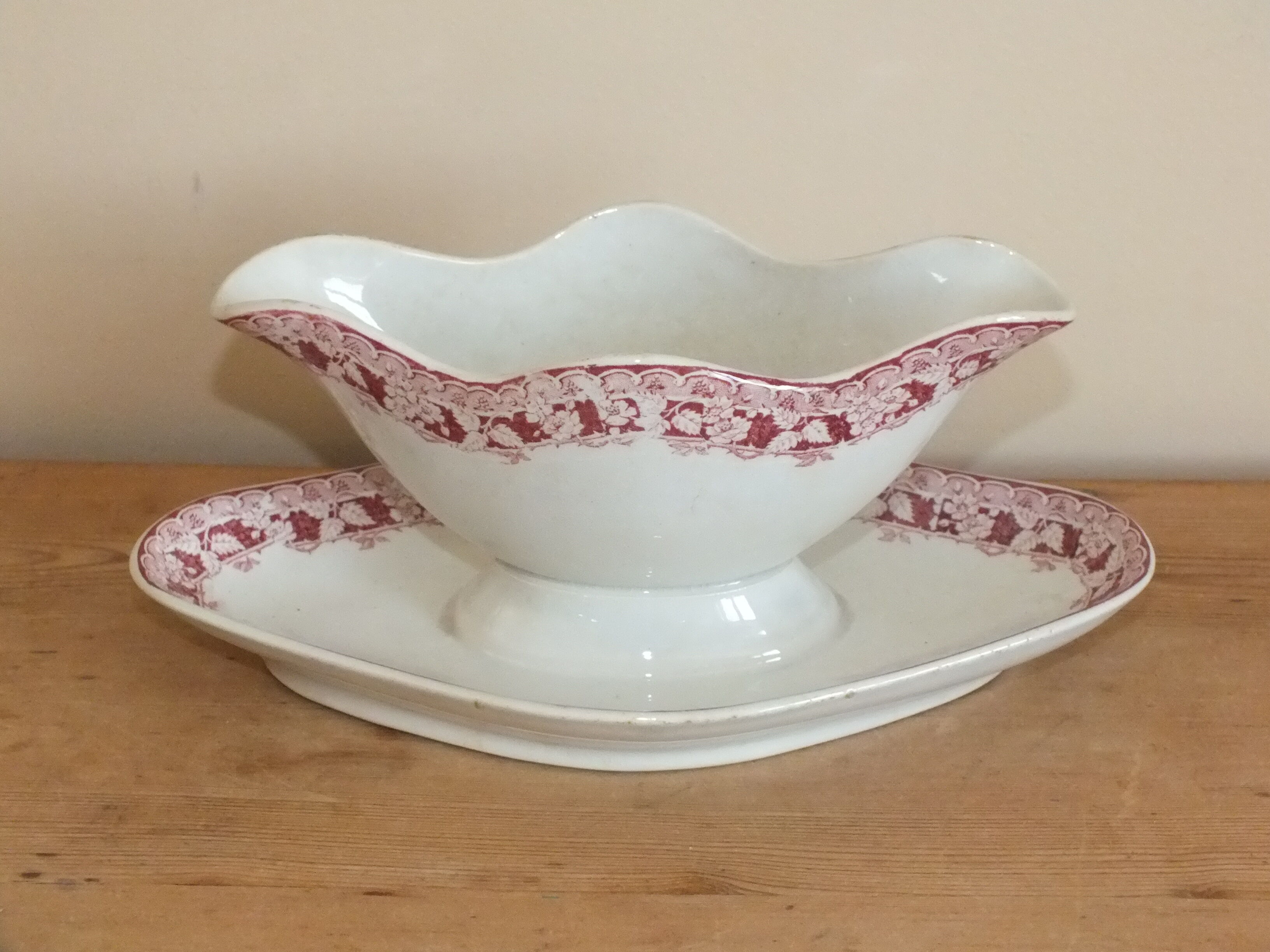 Gravy boat en Terre de Fer Saint Amand and Hamage service Murier