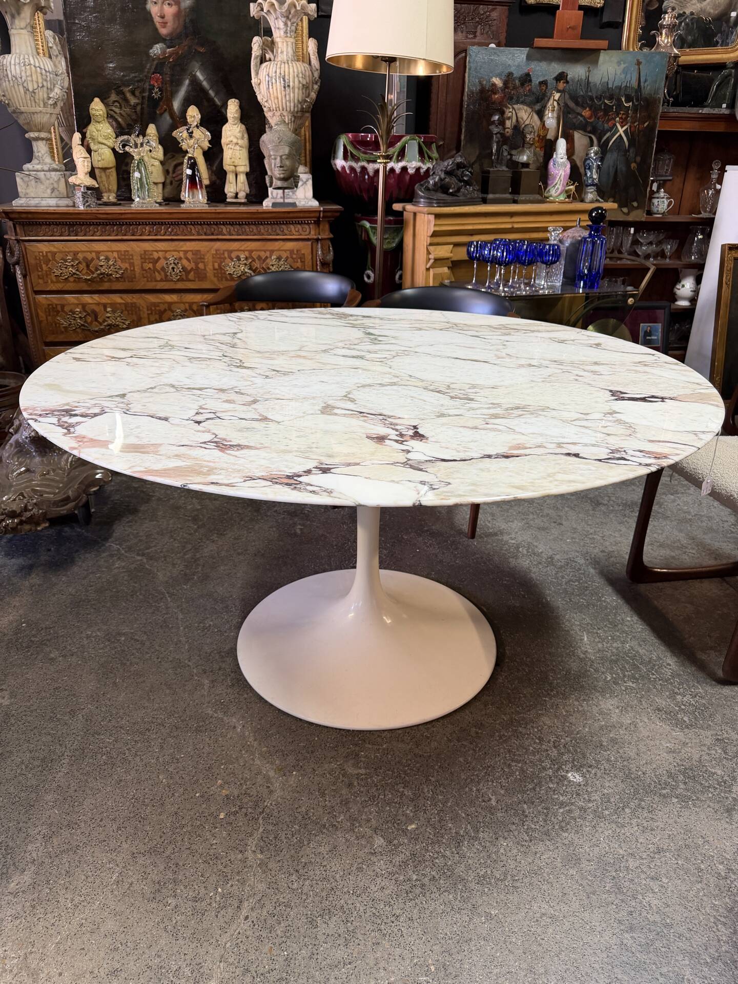 Table knoll eero saarinen modèle tulipe en marbre 137 cm