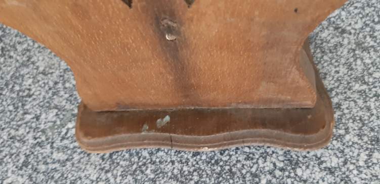 small bench rests feet