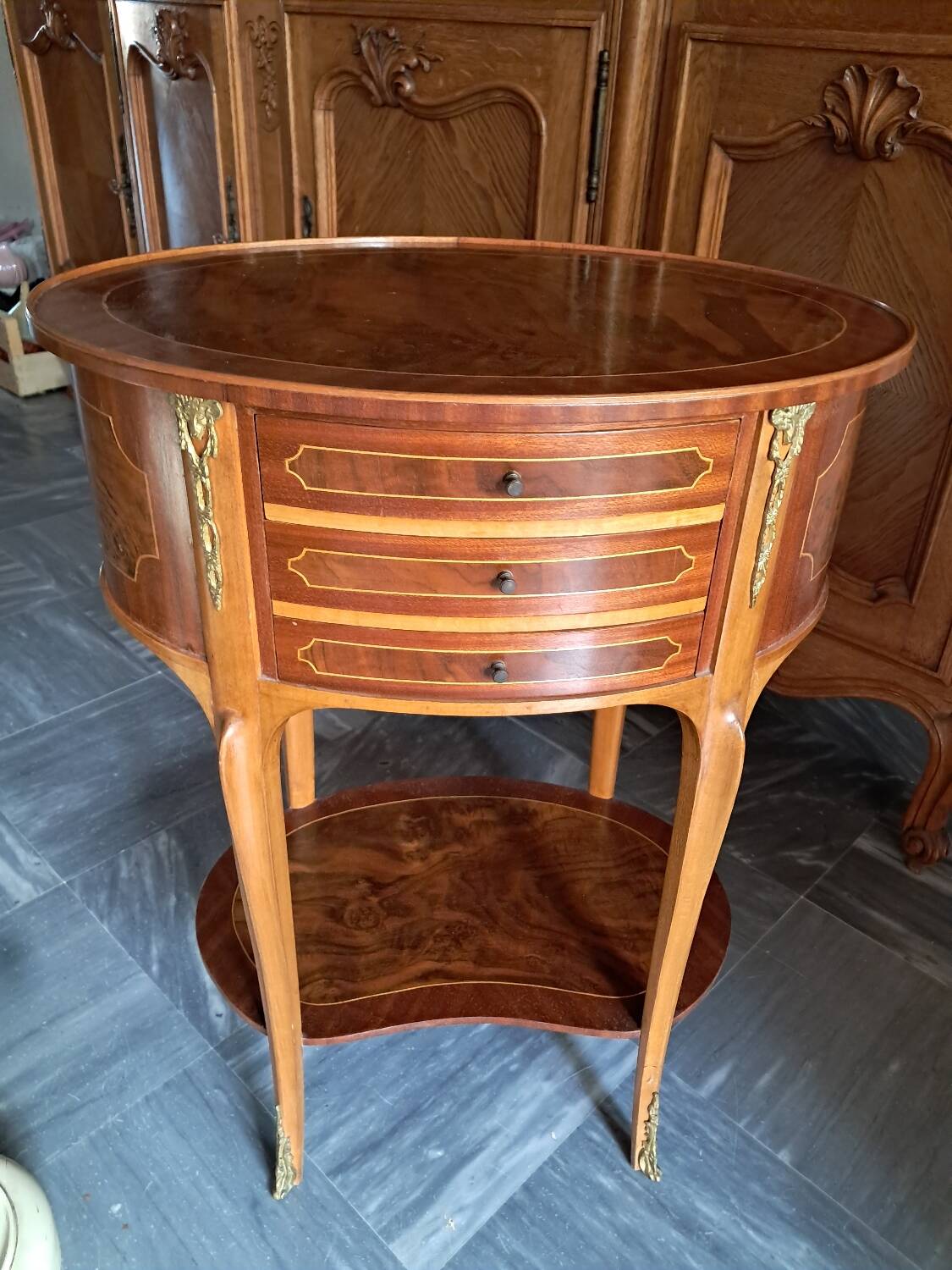 Small coffee table in marquetry.