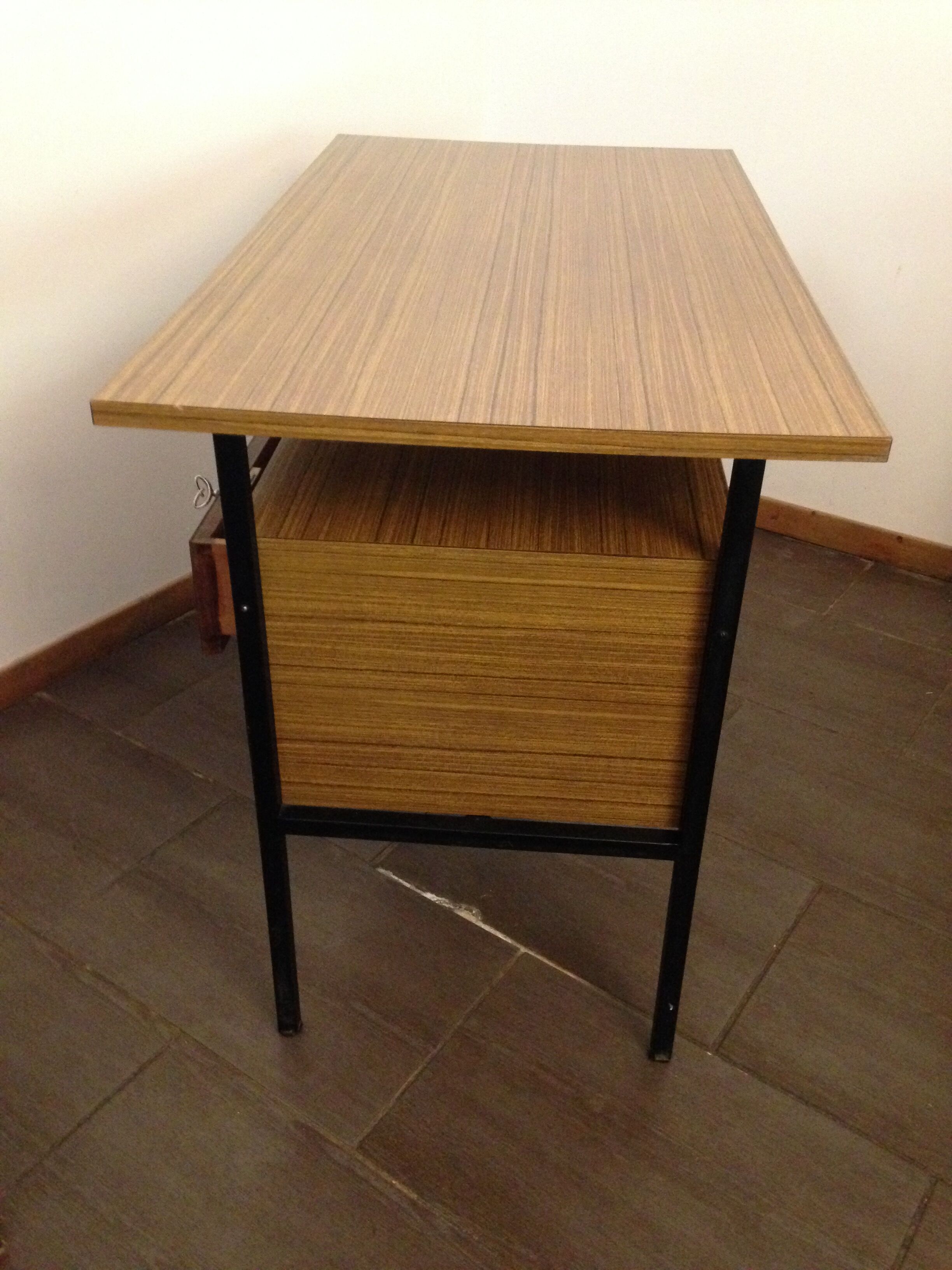 Bureau formica imitation bois 1950