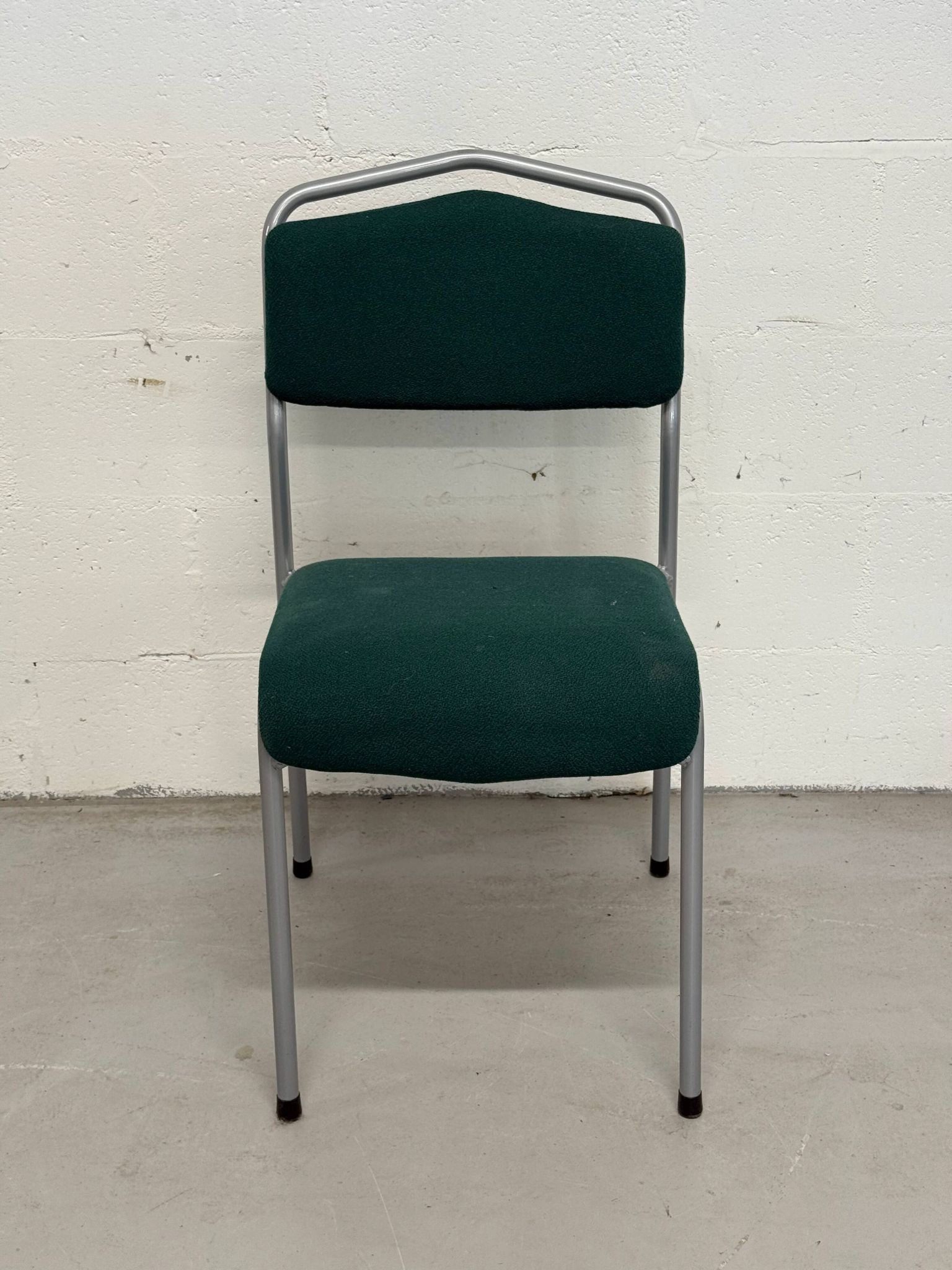 Lot de 5 chaises vintage empilables vertes rembourrées