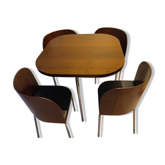 Table et 4 chaises fusion de Sandra Kragnert