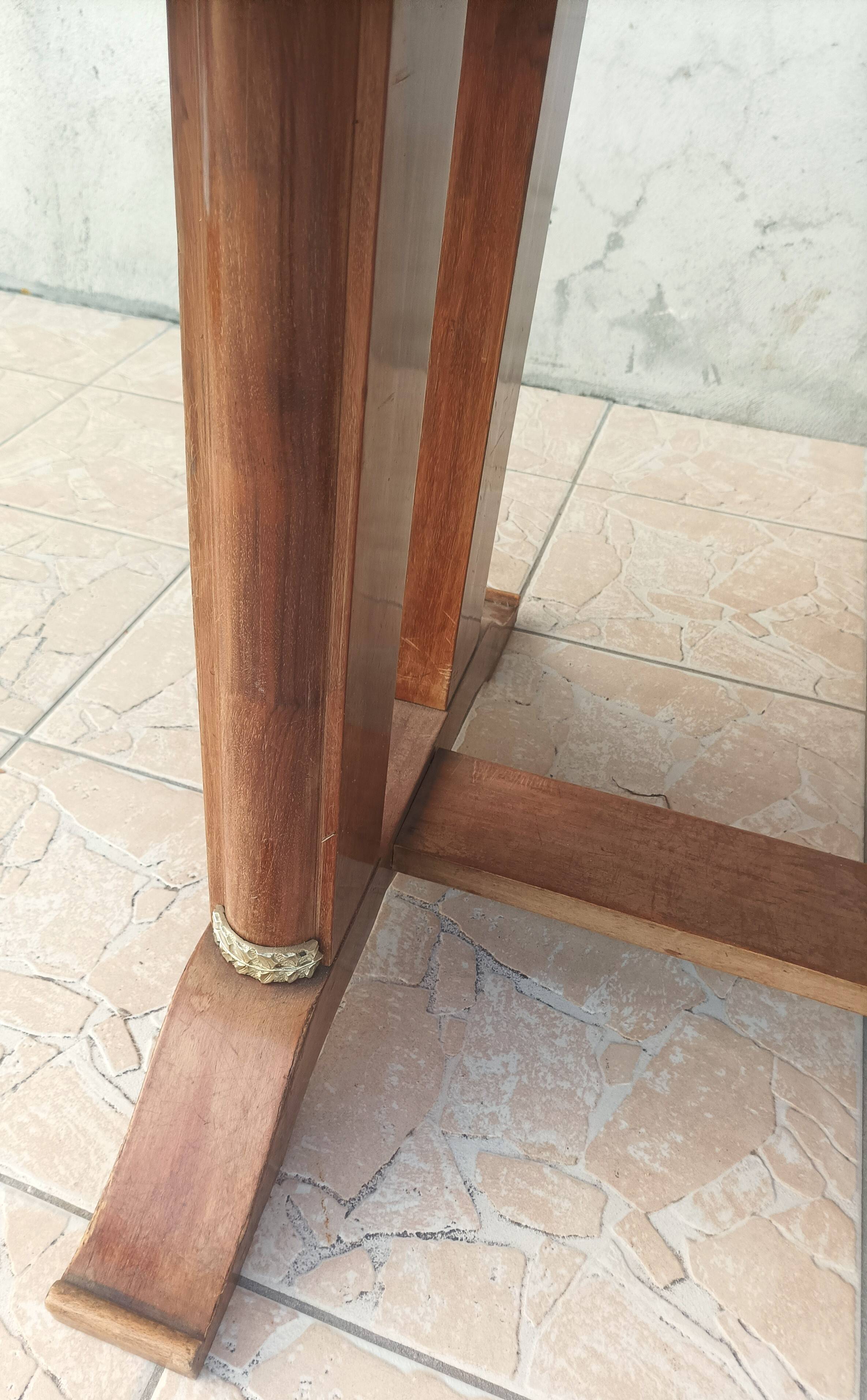 Art Deco table in burr walnut