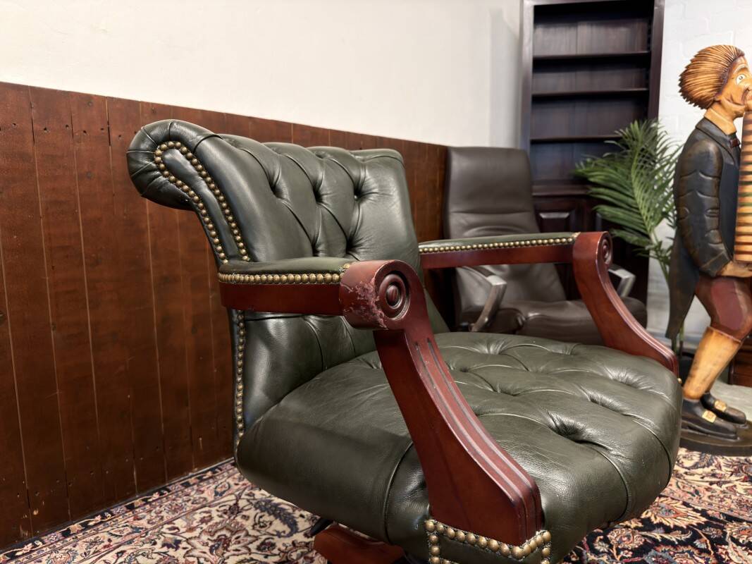 Chaise de bureau Chesterfield verte en anglais