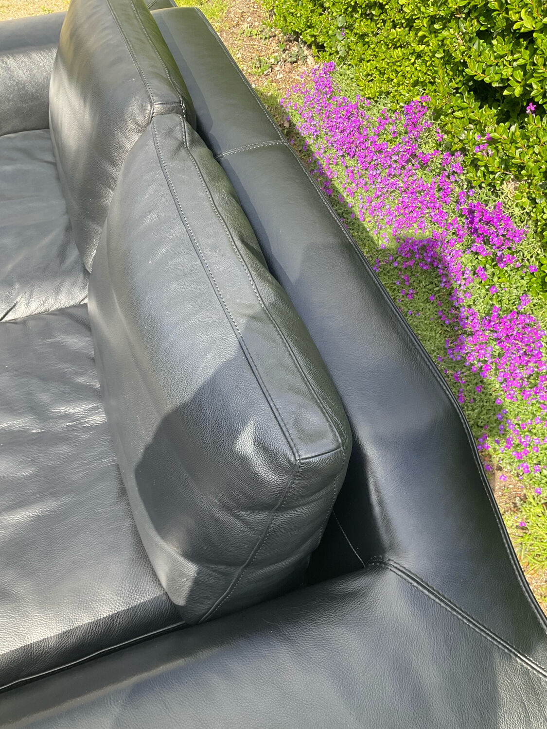 High-quality black leather Durlet sofa