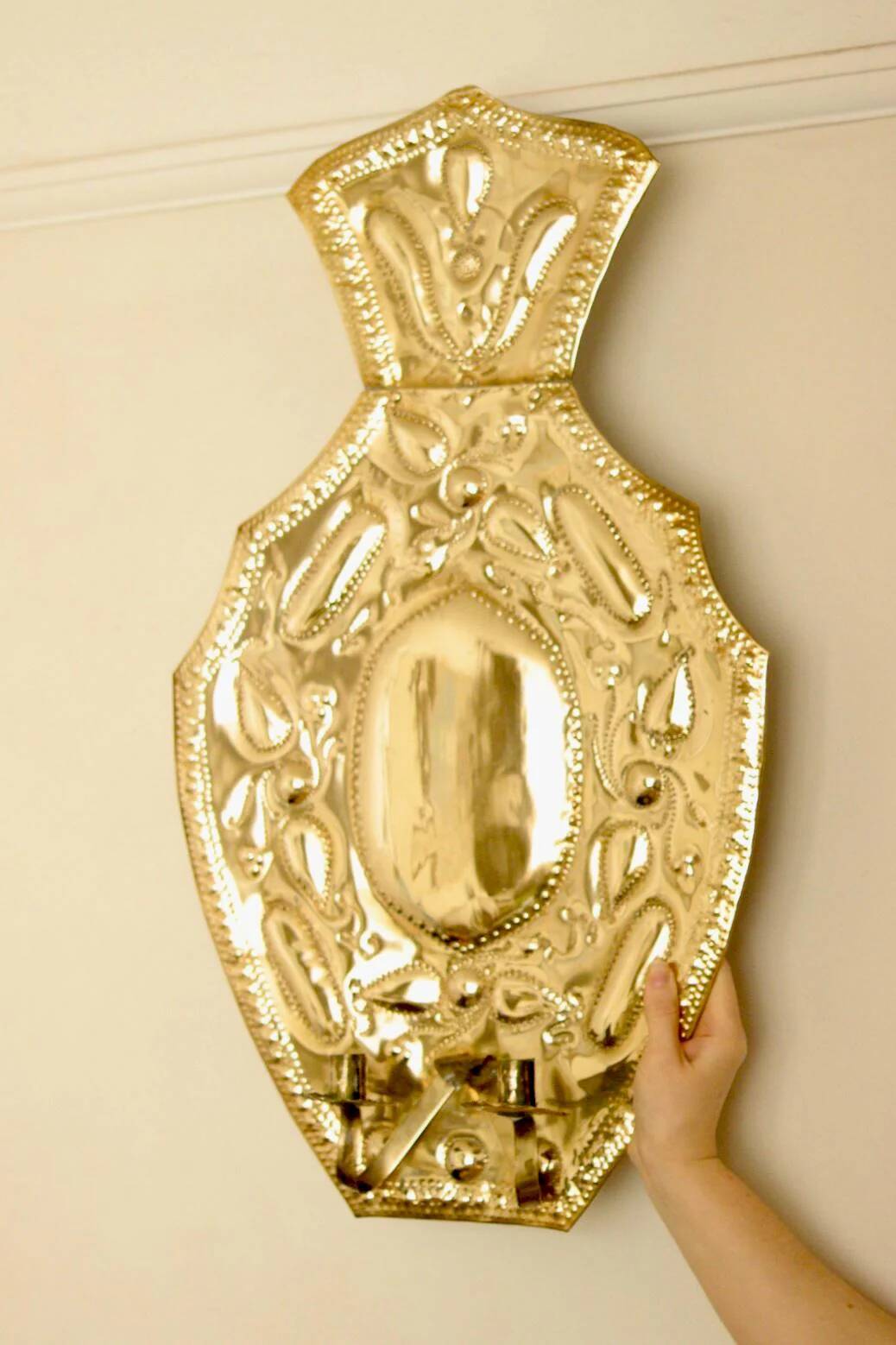 Paire de grands appliques en laiton de style baroque du milieu du siècle suédois.