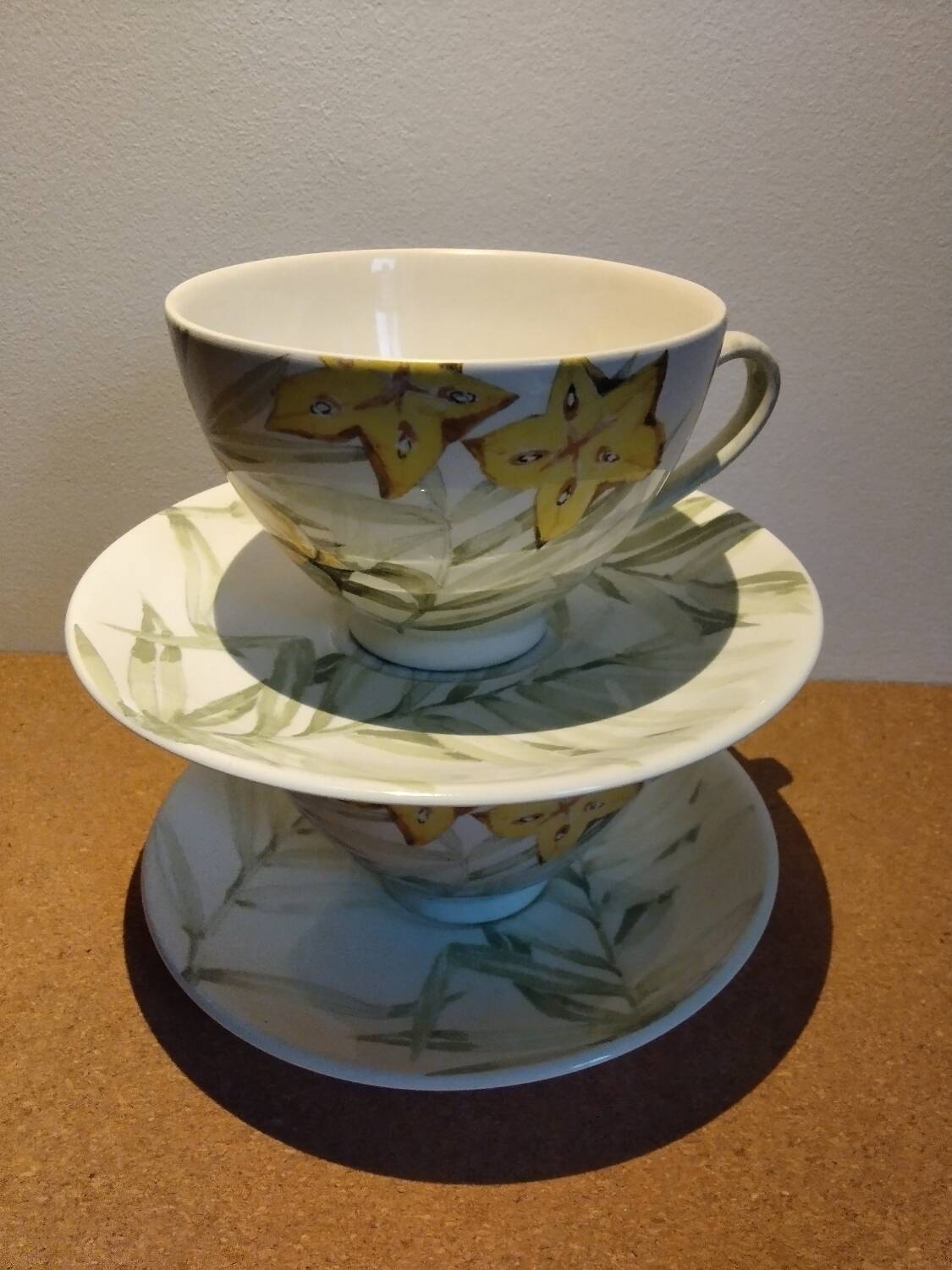 2 tasses et leurs soucoupes assorties de la célèbre manufacture gien,