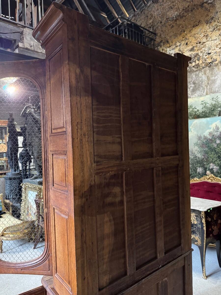 Two-body oak buffet in Louis XIV style from the 19th century.