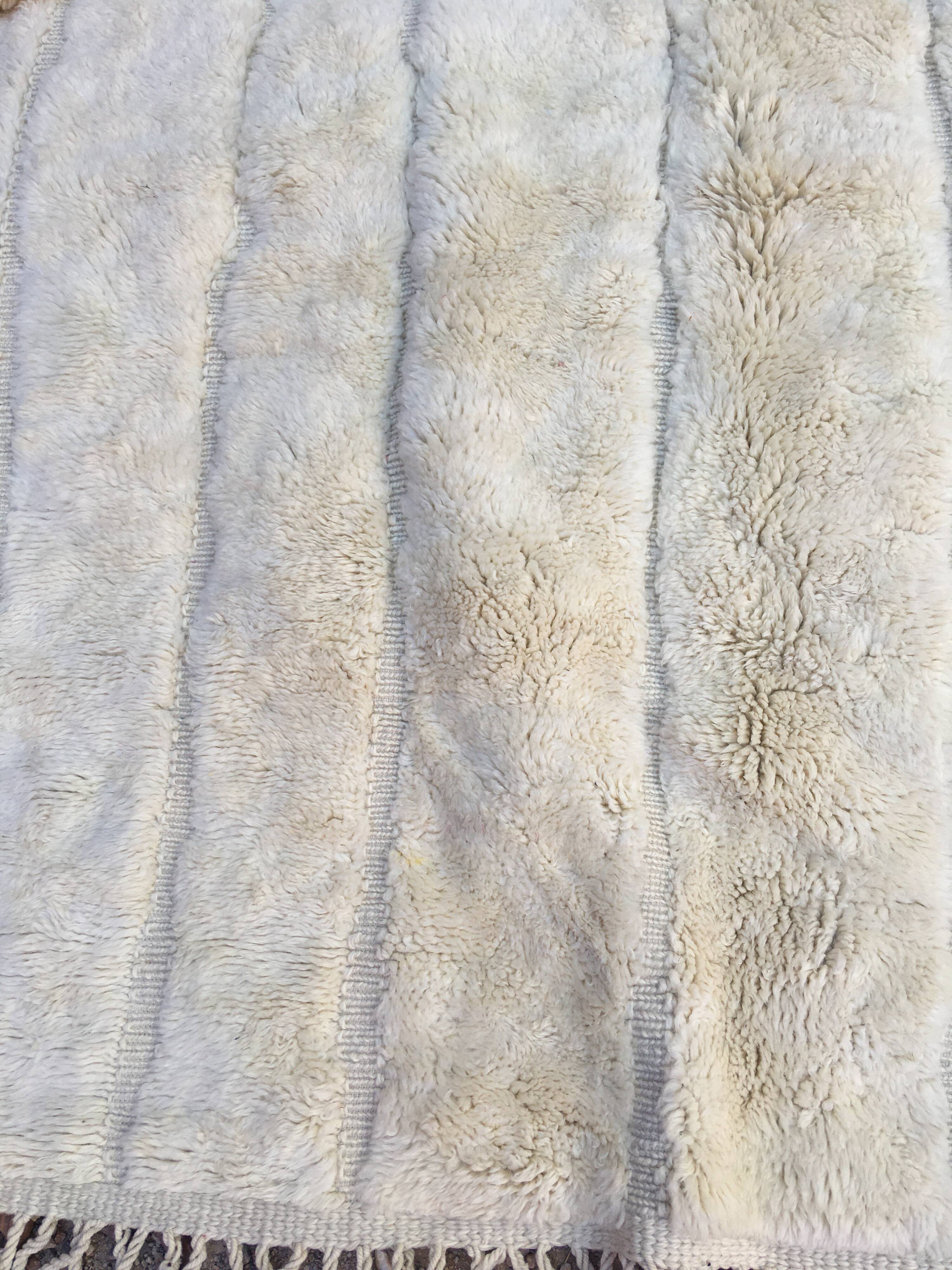 Exceptional Mrirt rug 306 x 190 cm