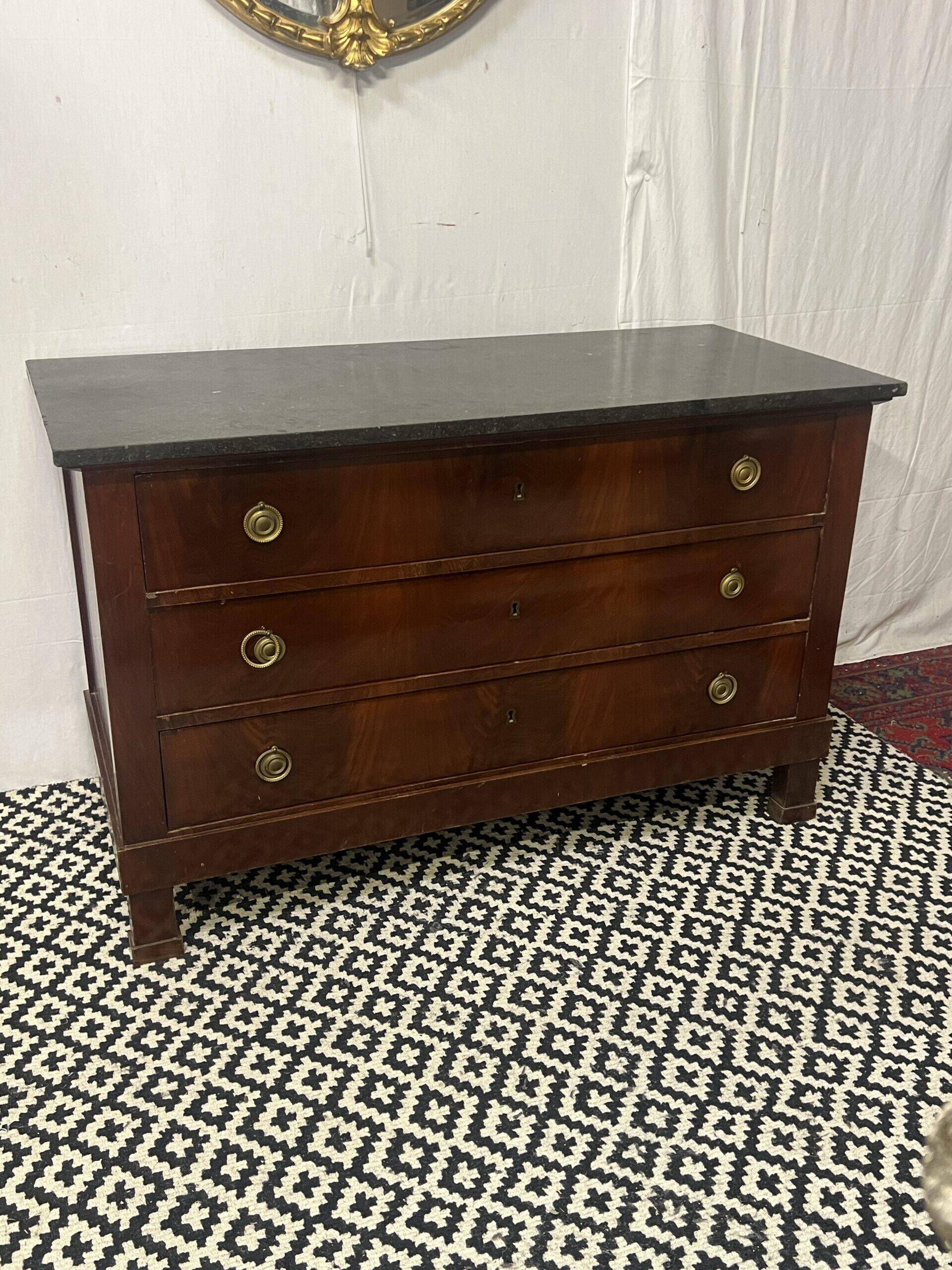 Empire chest of drawers, early 19th century period in mahogany veneer
