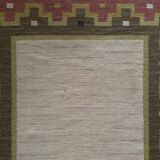 Tapis à tissage plat Röllakan rose et blanc moderne scandinave, Suède, années 1960.