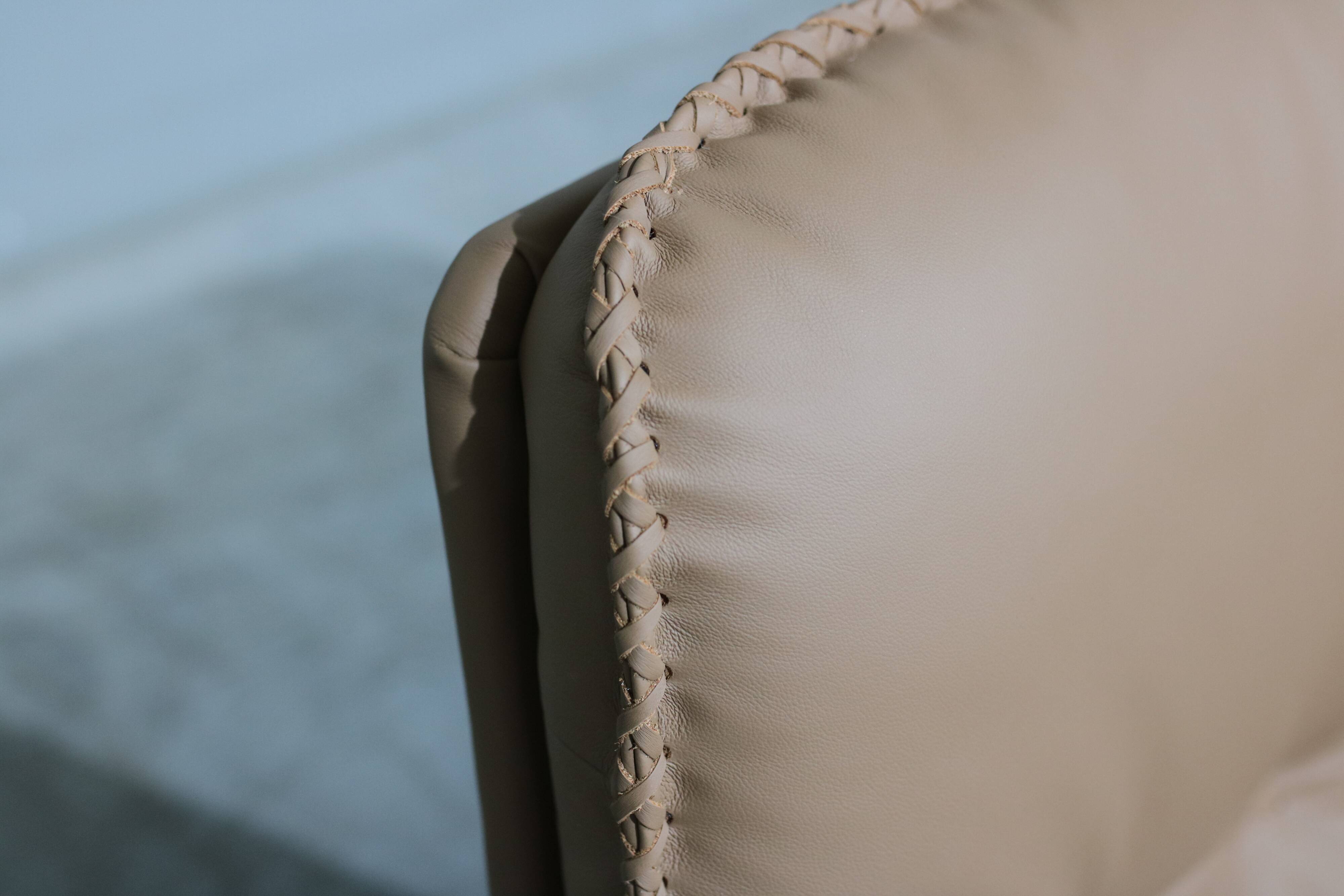 Fauteuil + repose-pieds en cuir de De Sede des années 70