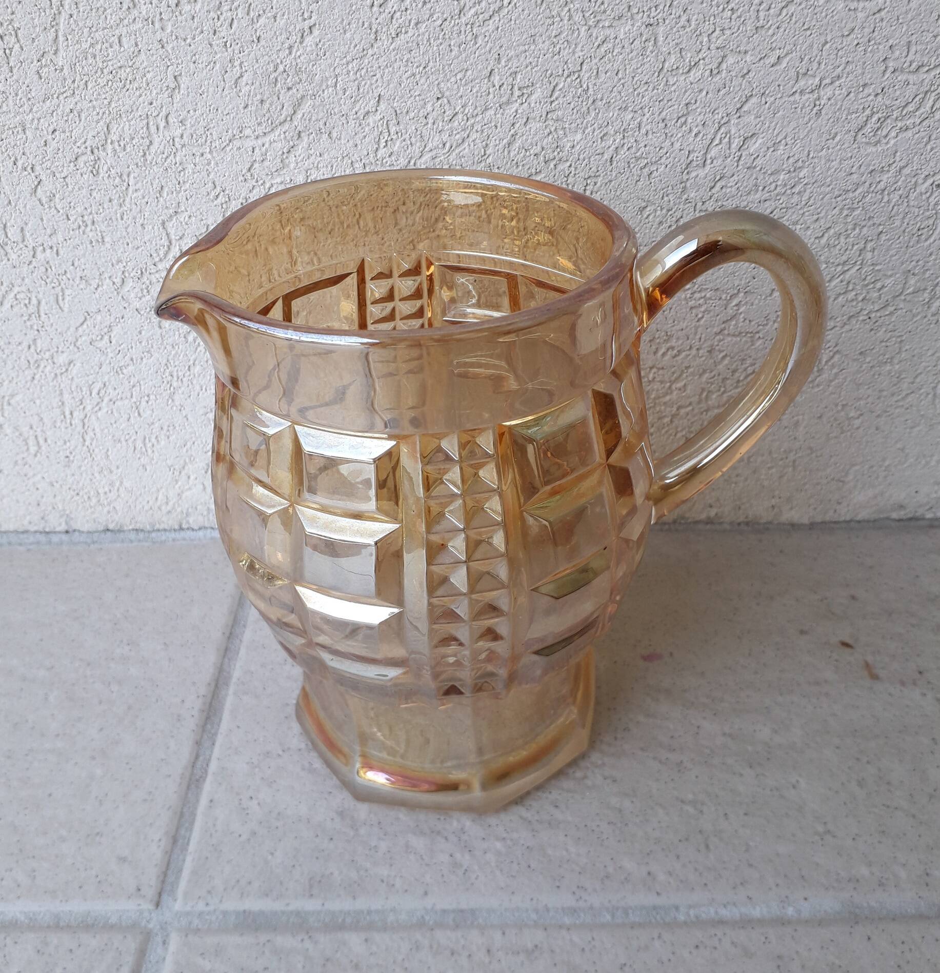 Pichet en verre irisé