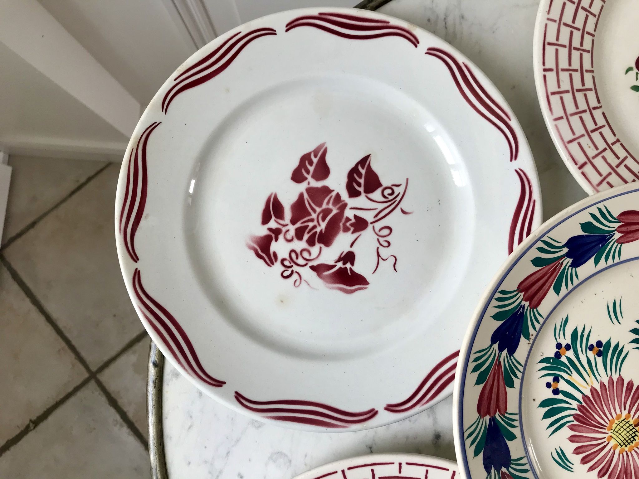 Set of 6 flat plates mismatched pink Badonviller, Longchamp, Digoin "Rosa" and Quimper