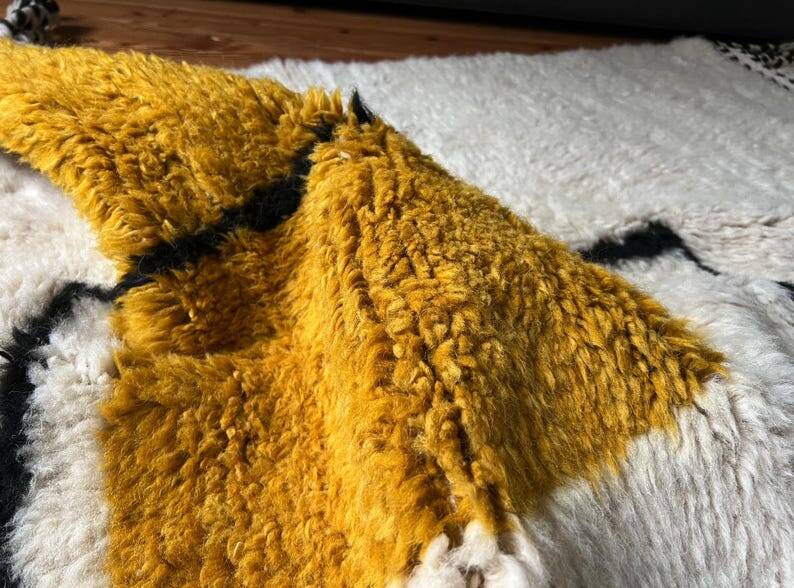 Beni Ouarain wool rug Contemporary graphic design size 250cmx150c