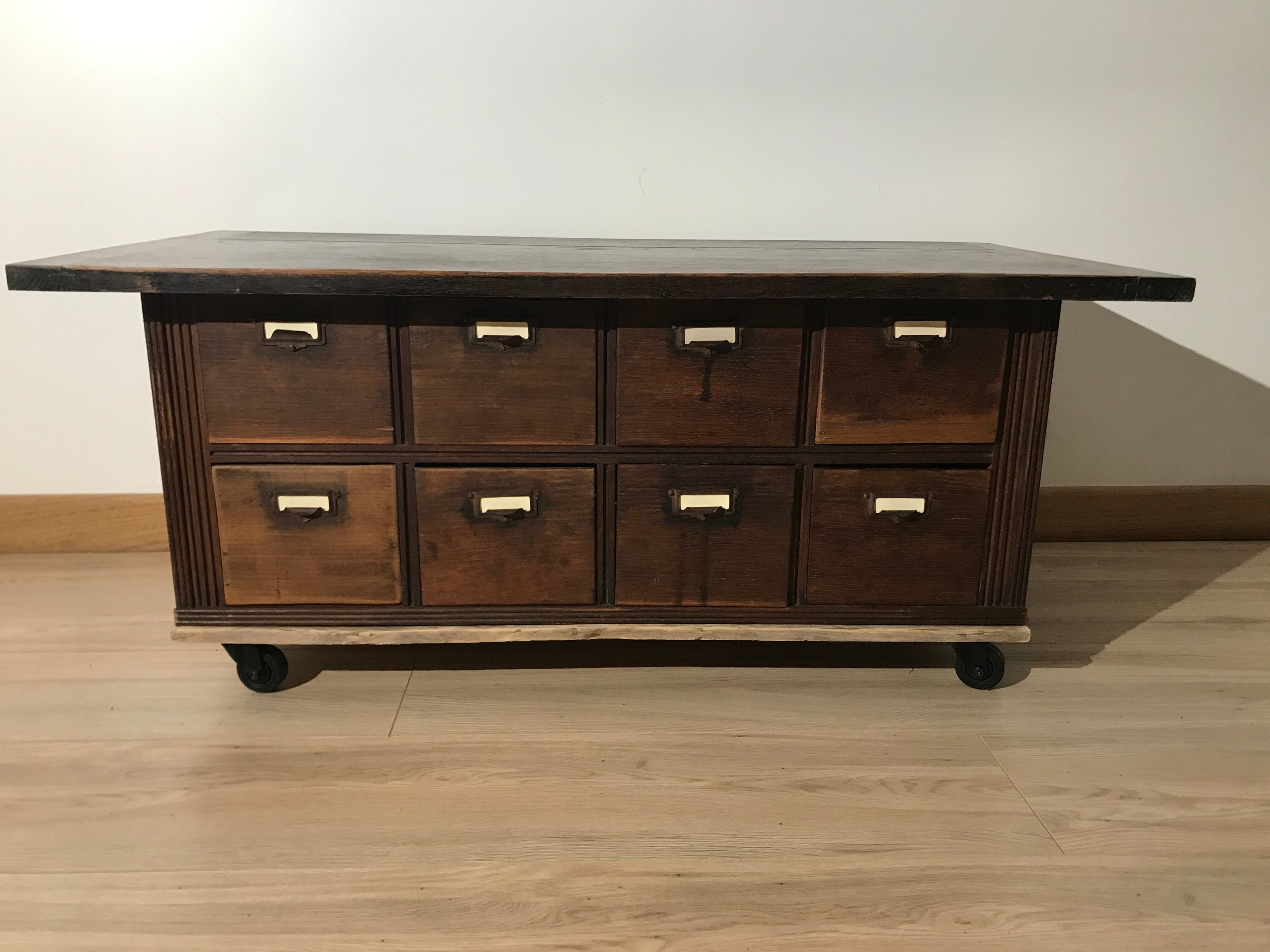 Professional furniture revisited in coffee table