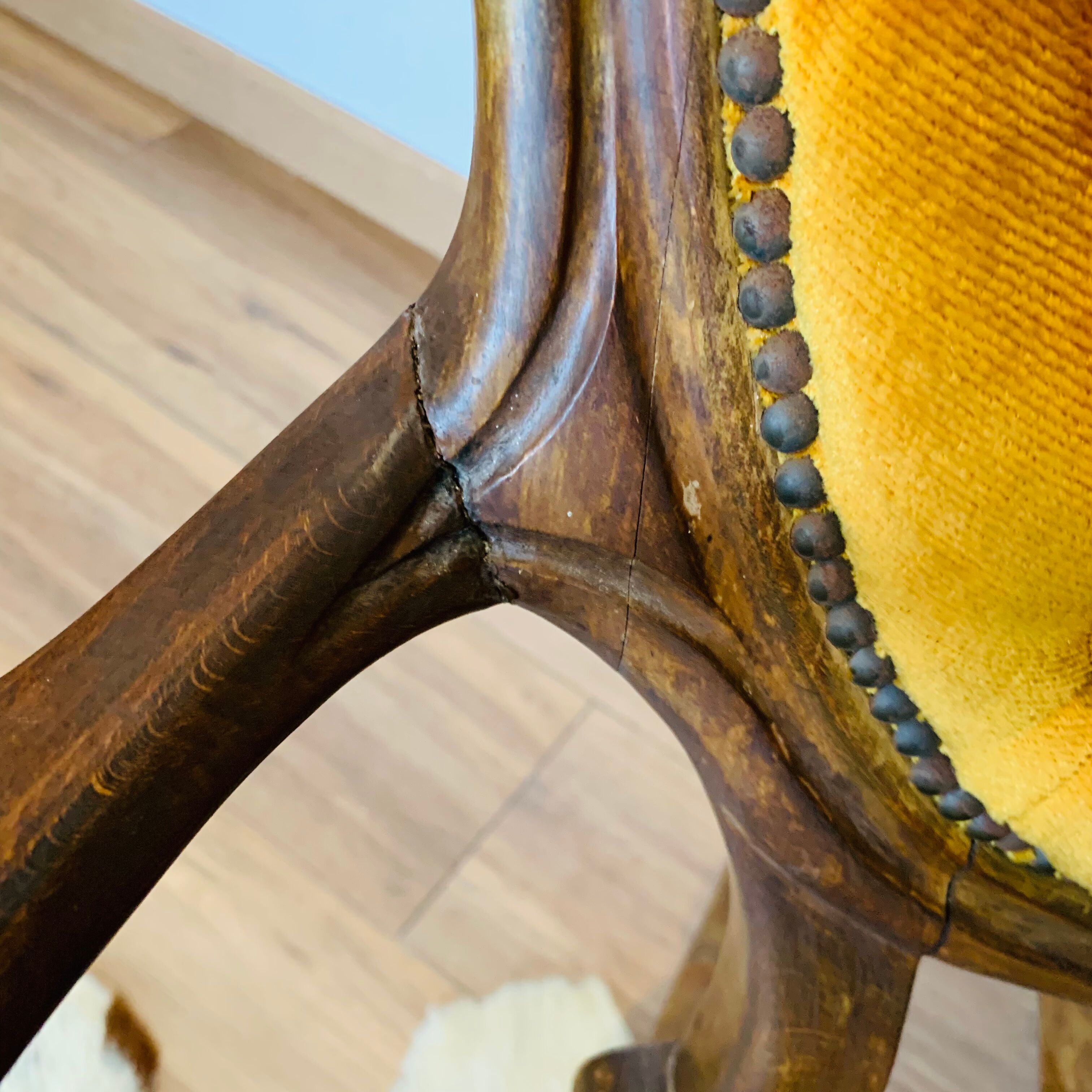 Rocking chair back medallion