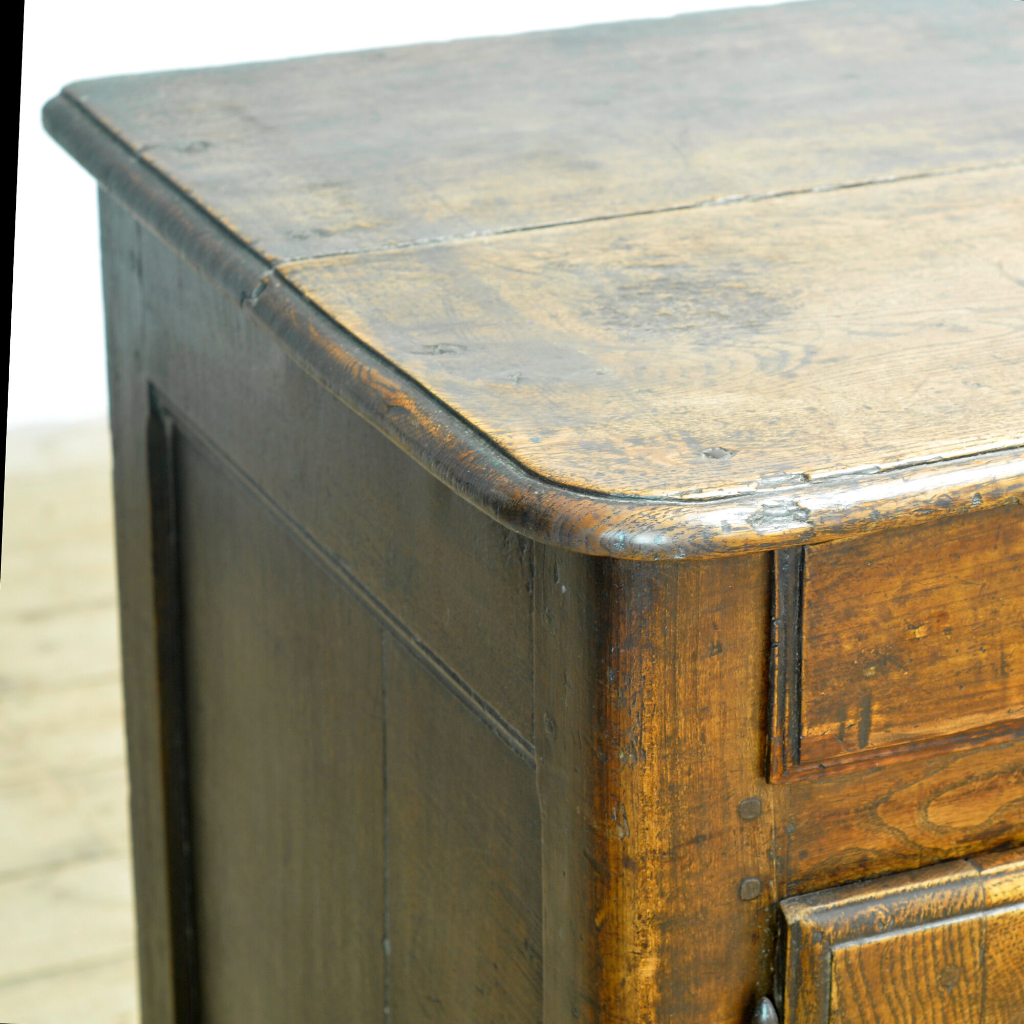 Cabinet en chêne Louis XV, vers 1750