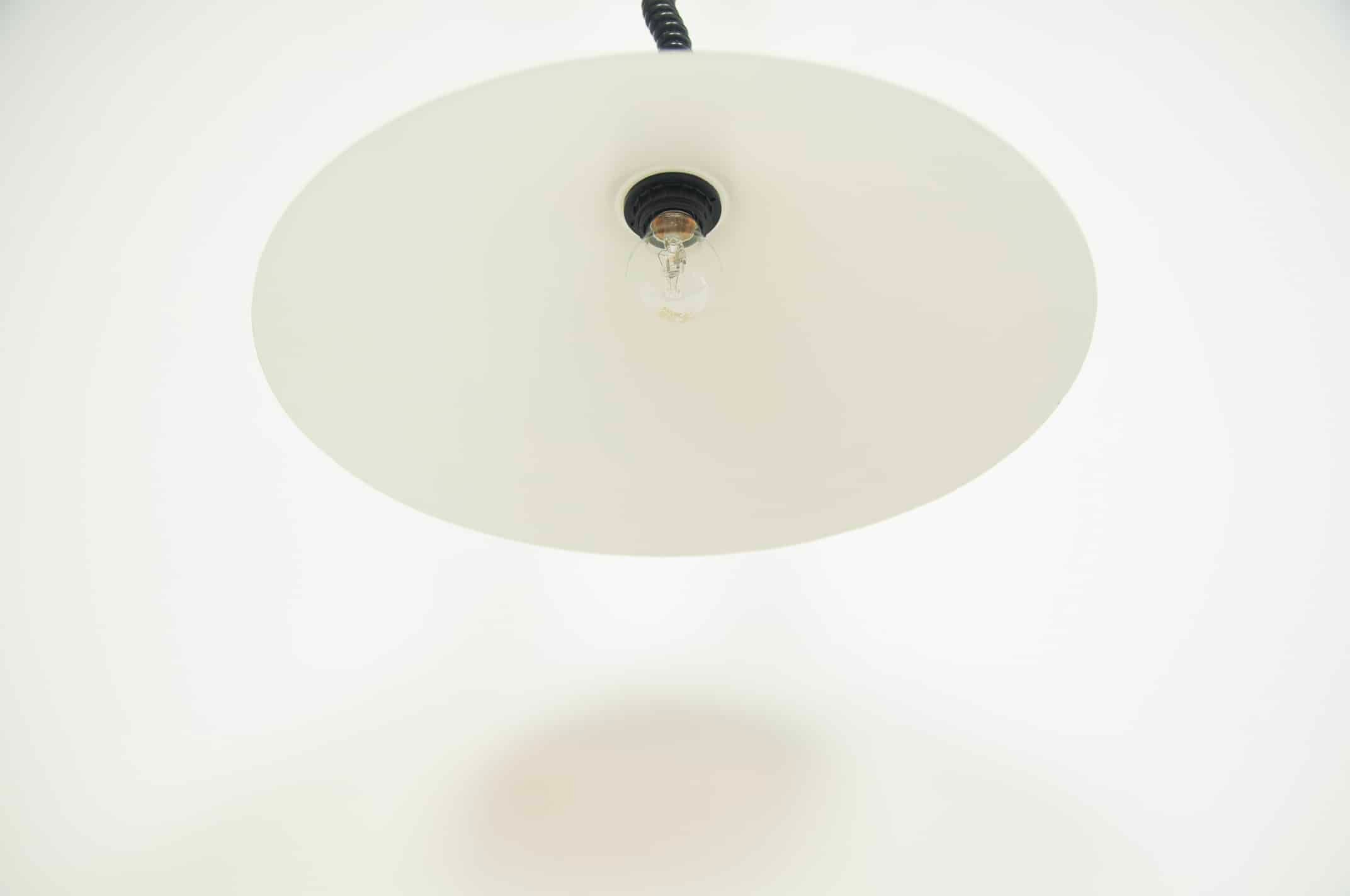 Lampe à pendentif en forme de chapeau de sorcière noir