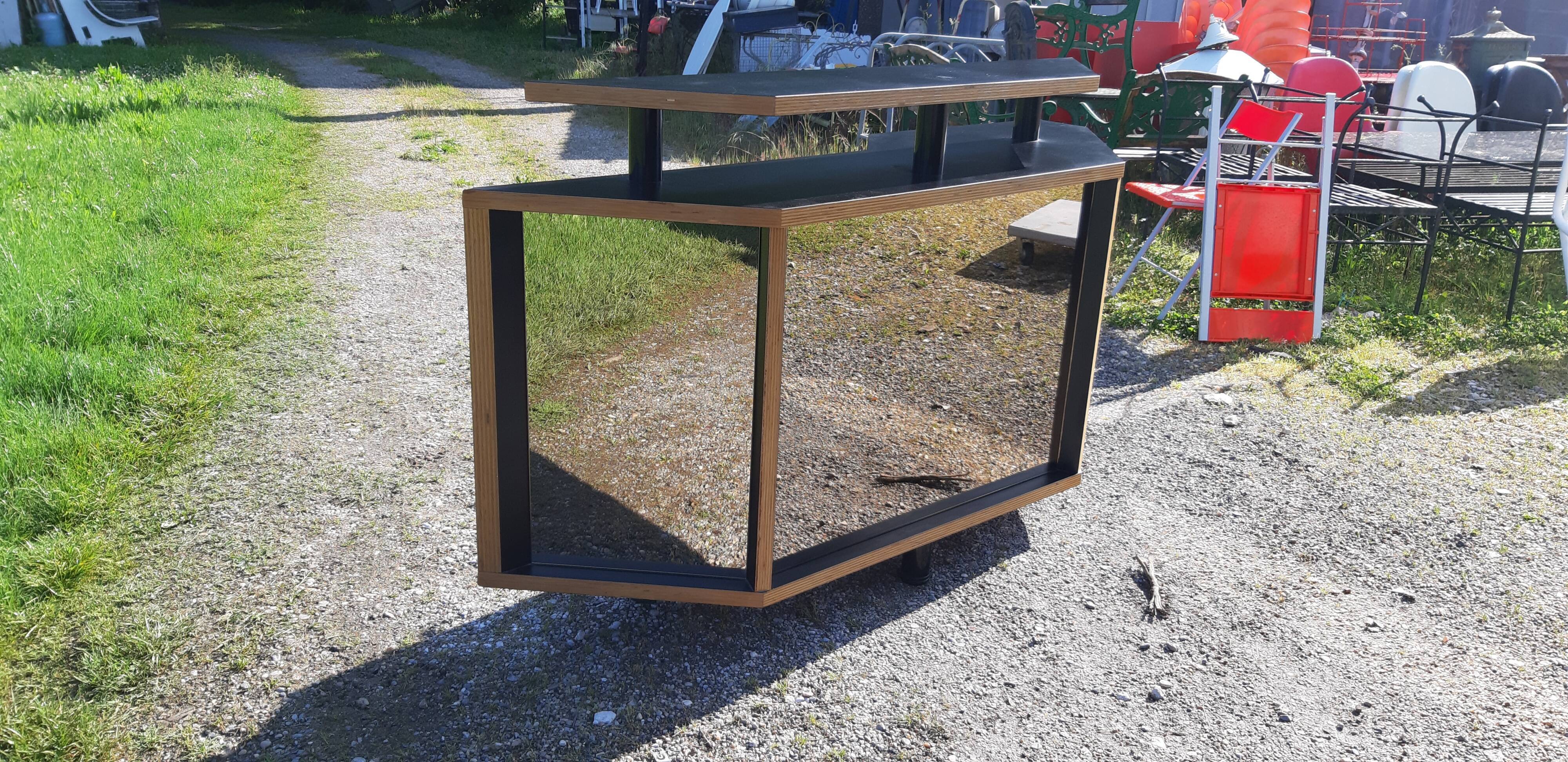 Store checkout counter