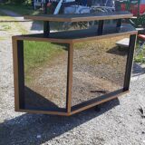 Store checkout counter