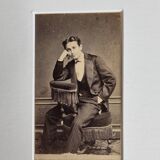 Ensemble de 6 photographies anciennes, portraits studio du XIXe siècle, hommes, femmes et enfants