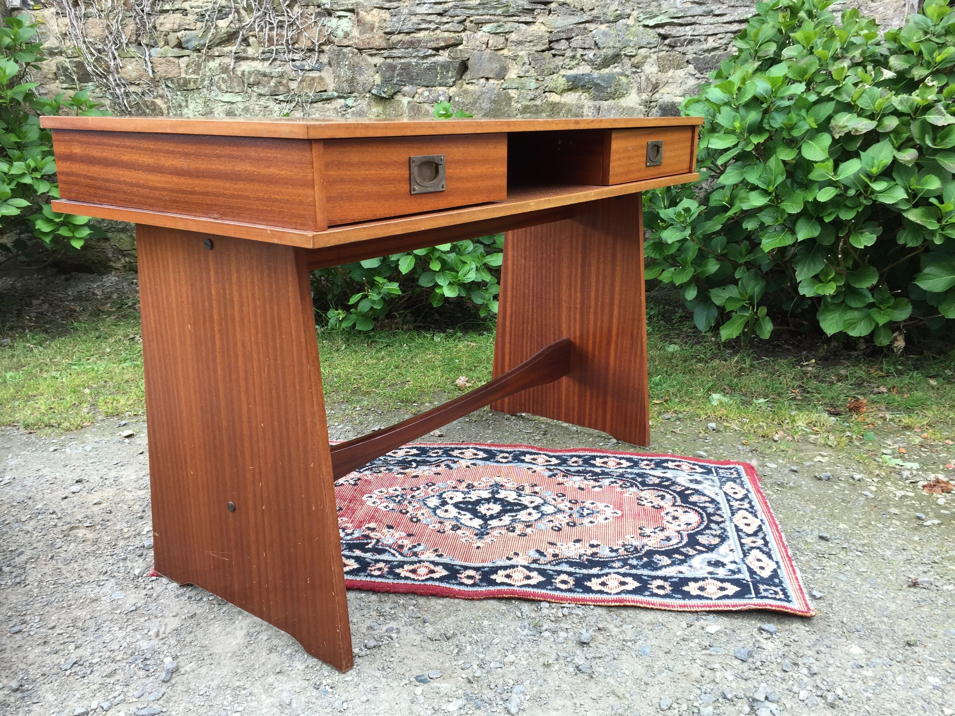 Bureau marine vintage en teck à 2 tiroirs
