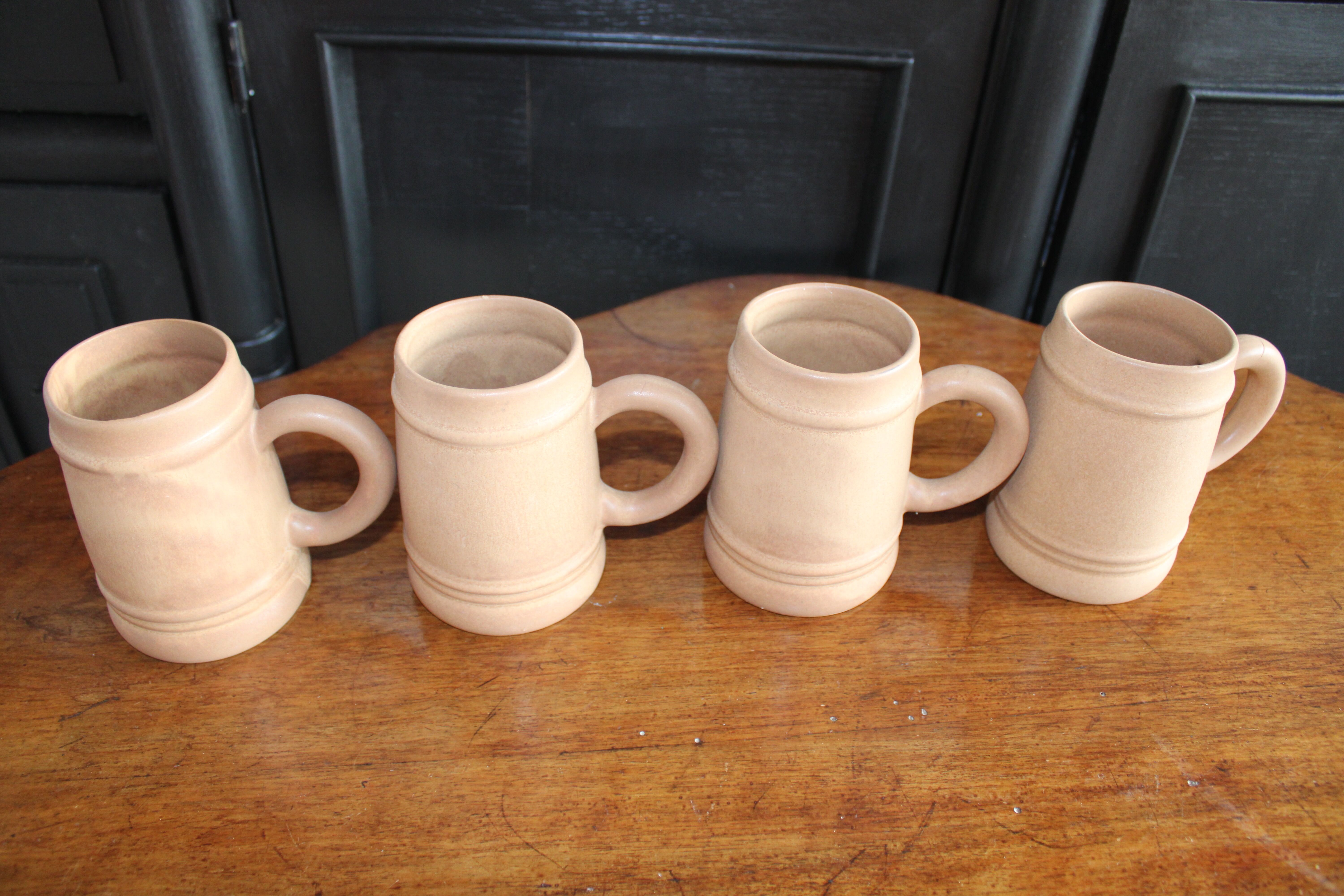 4 mugs stoneware