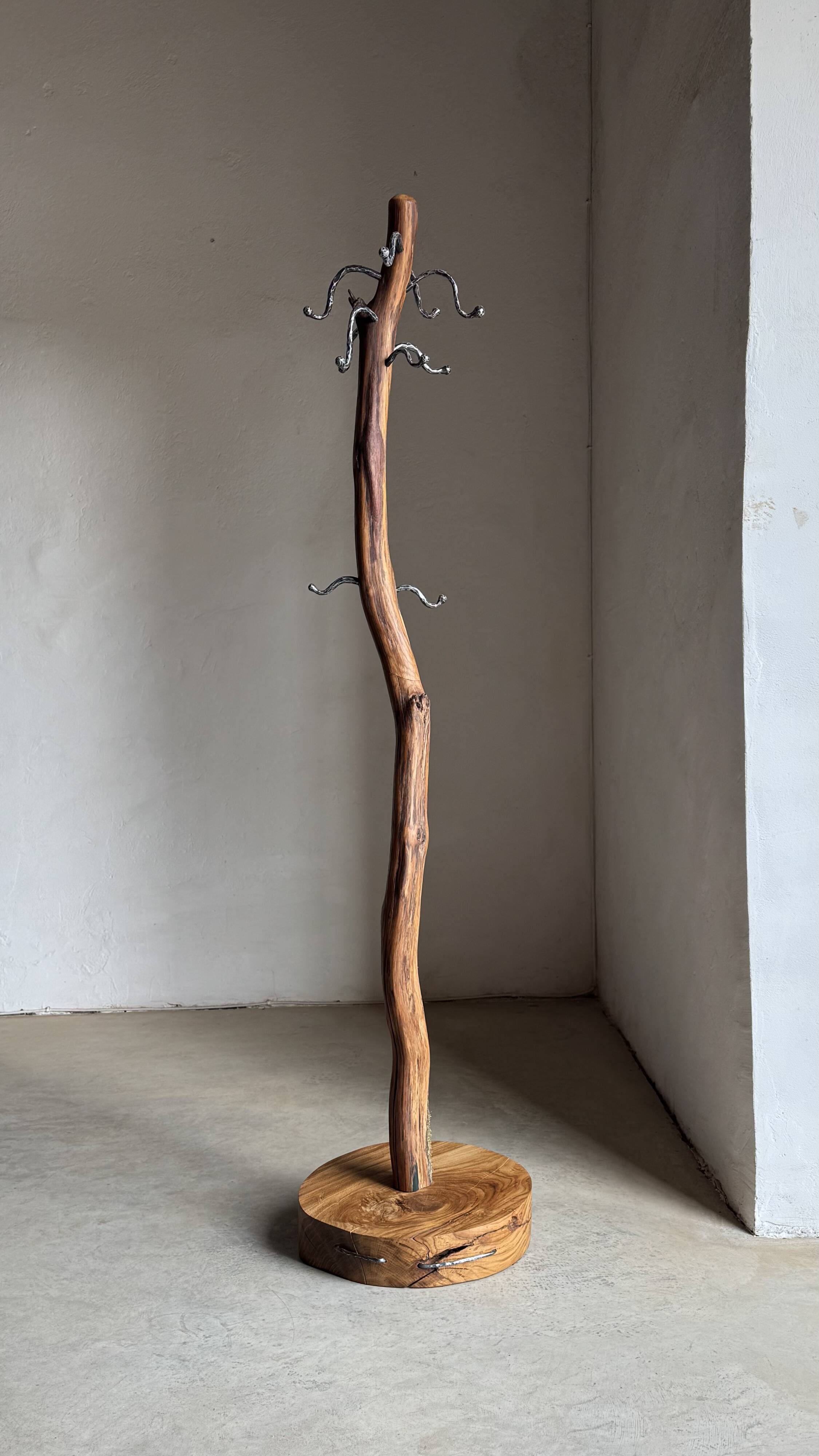 Sculptural coat rack - Oak wood coat rack