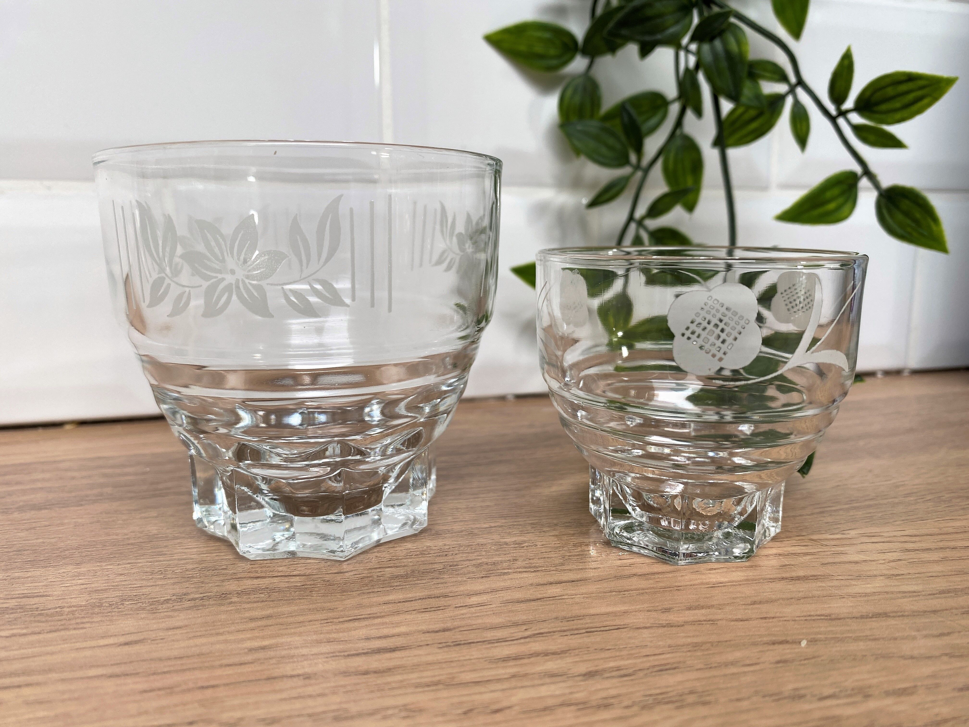 6 silkscreened vintage glasses