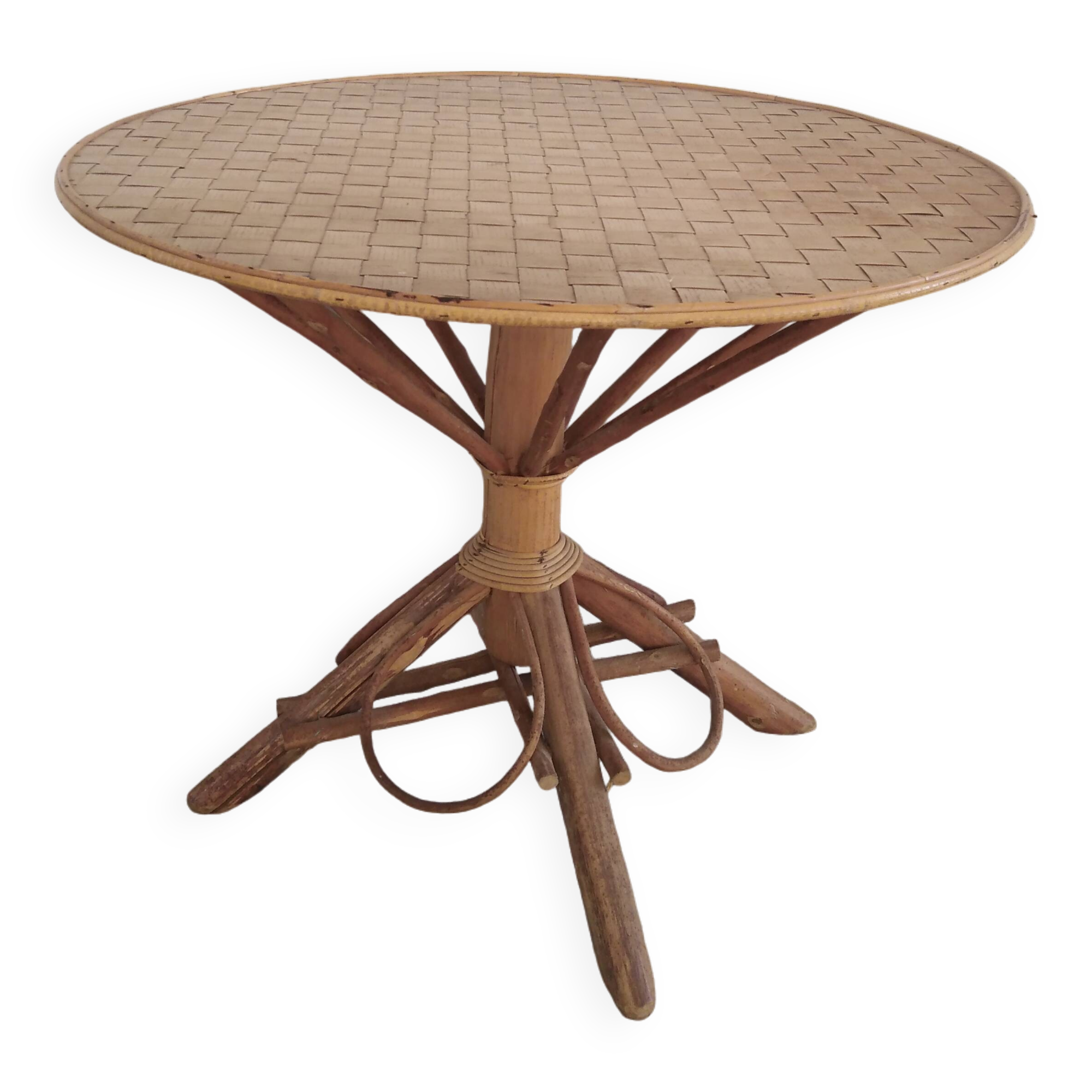 table ronde décorative en osier et rotin